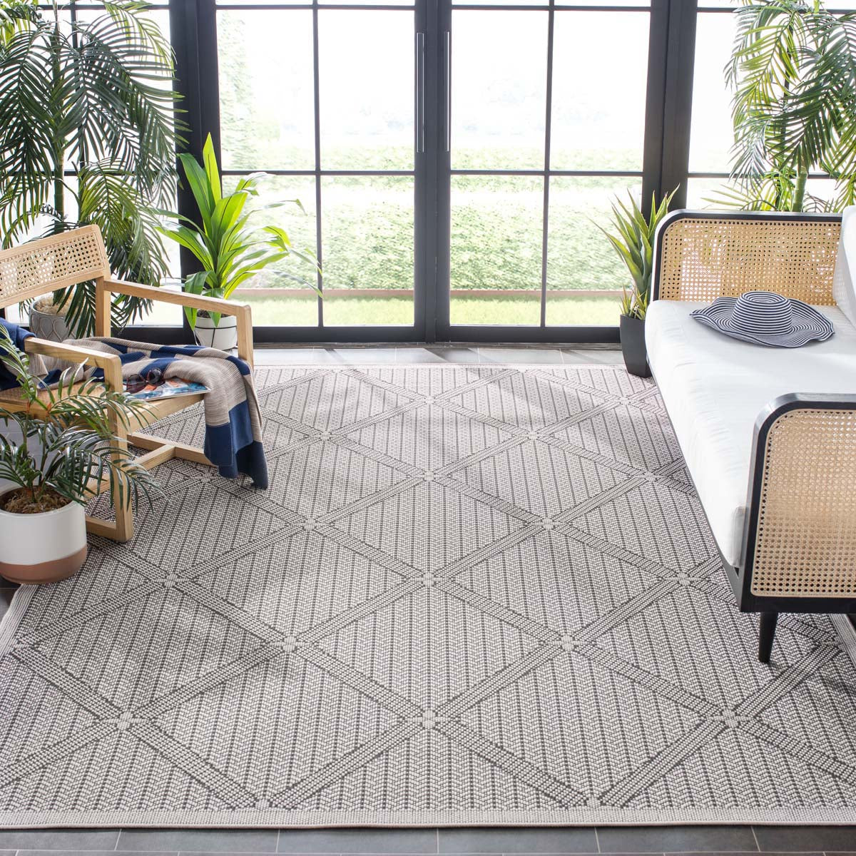 Safavieh Bermuda 811 Rug, BMU811 - Cream / Grey