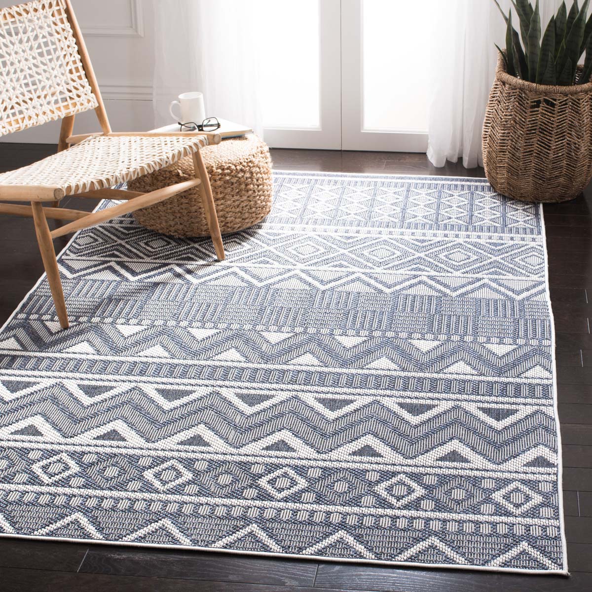 Safavieh Bermuda 818 Rug, BMU818 - Navy / Creme