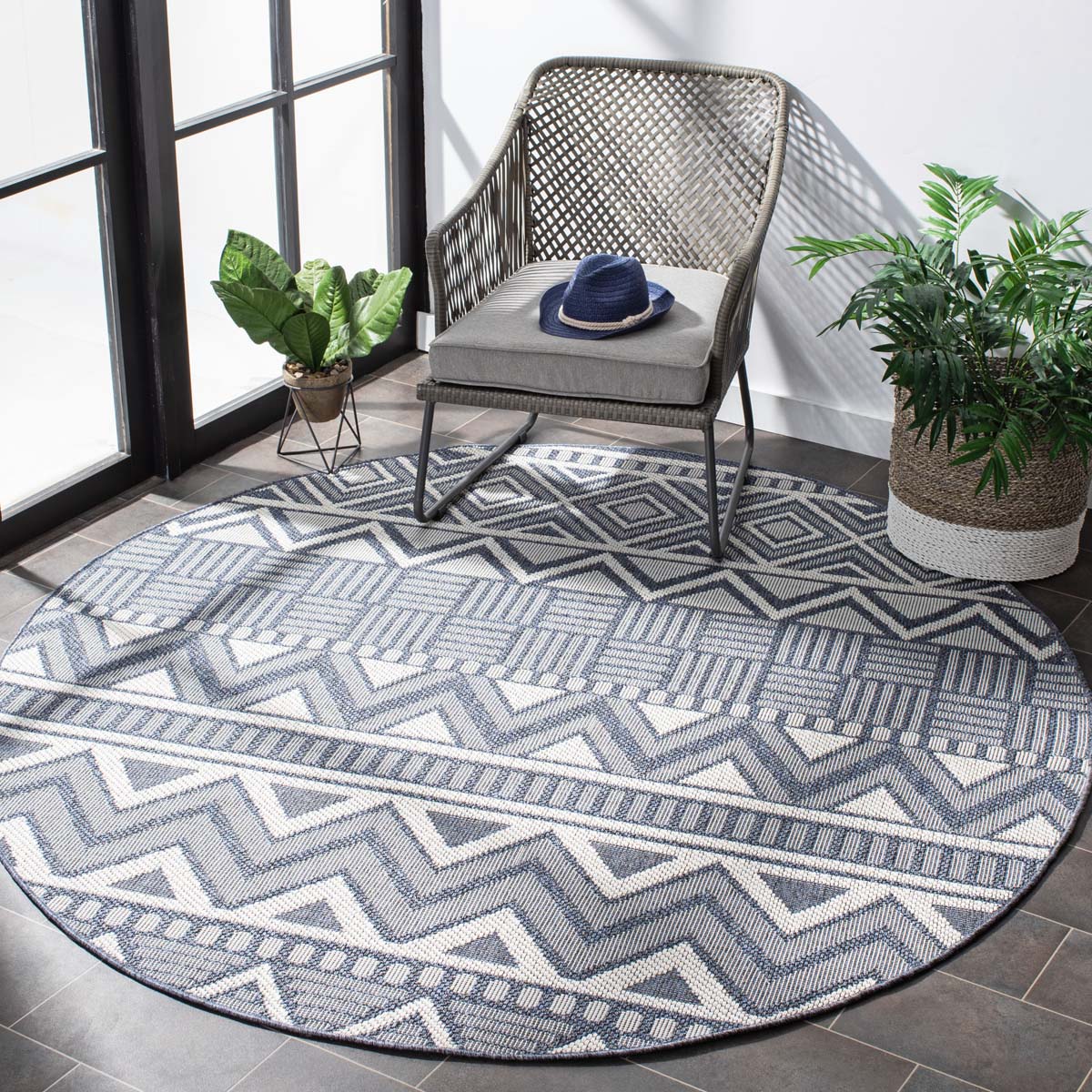 Safavieh Bermuda 818 Rug, BMU818 - Navy / Creme