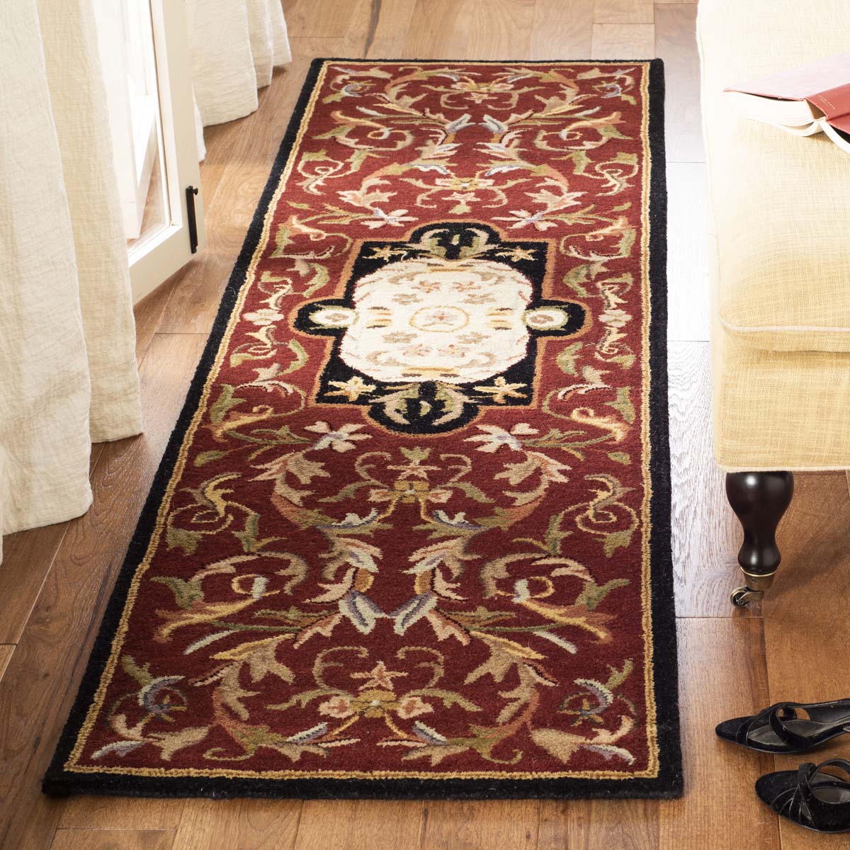 Safavieh Classic 220 Rug, CL220 - Red / Black