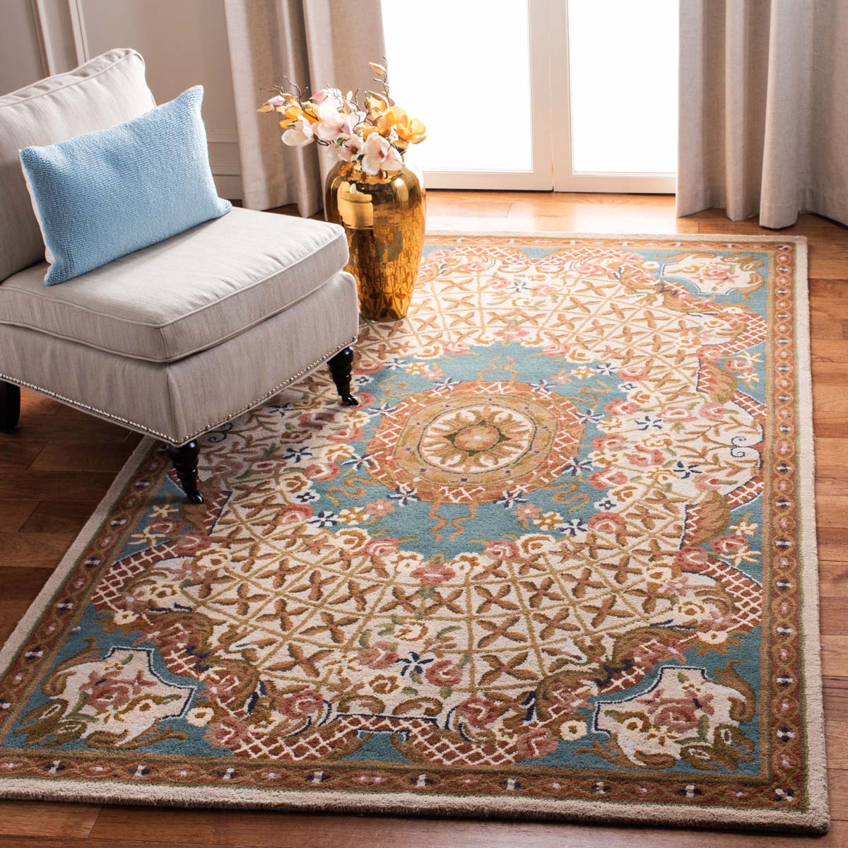 Safavieh Classic 304 Rug, CL304 - Ivory / Light Blue