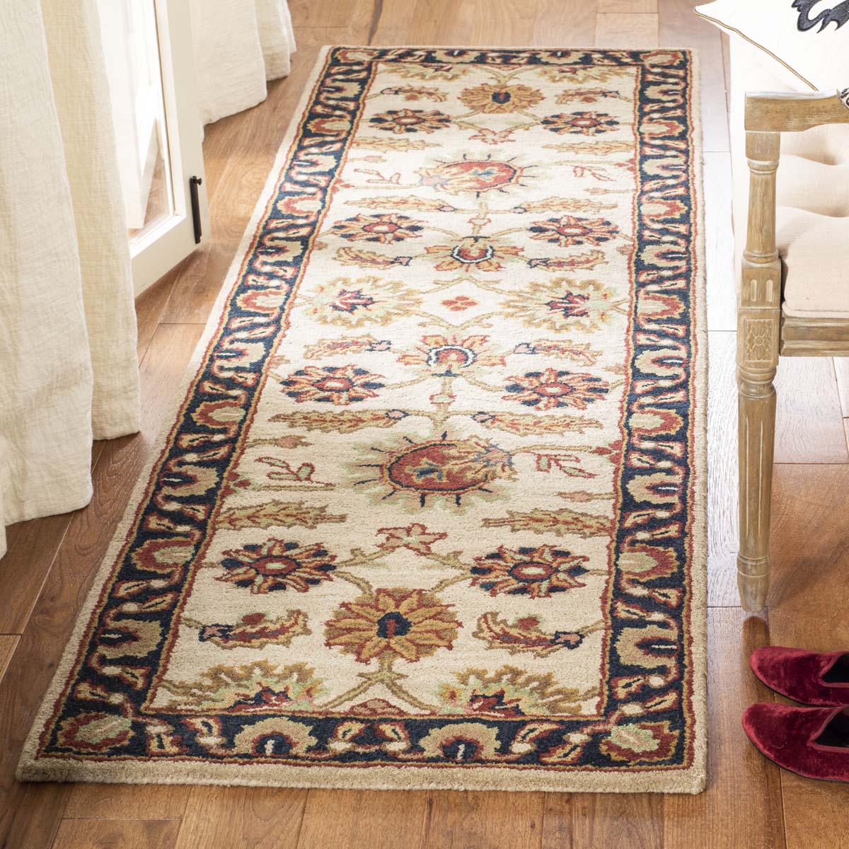 Safavieh Classic 359 Rug, CL359 - Ivory / Navy