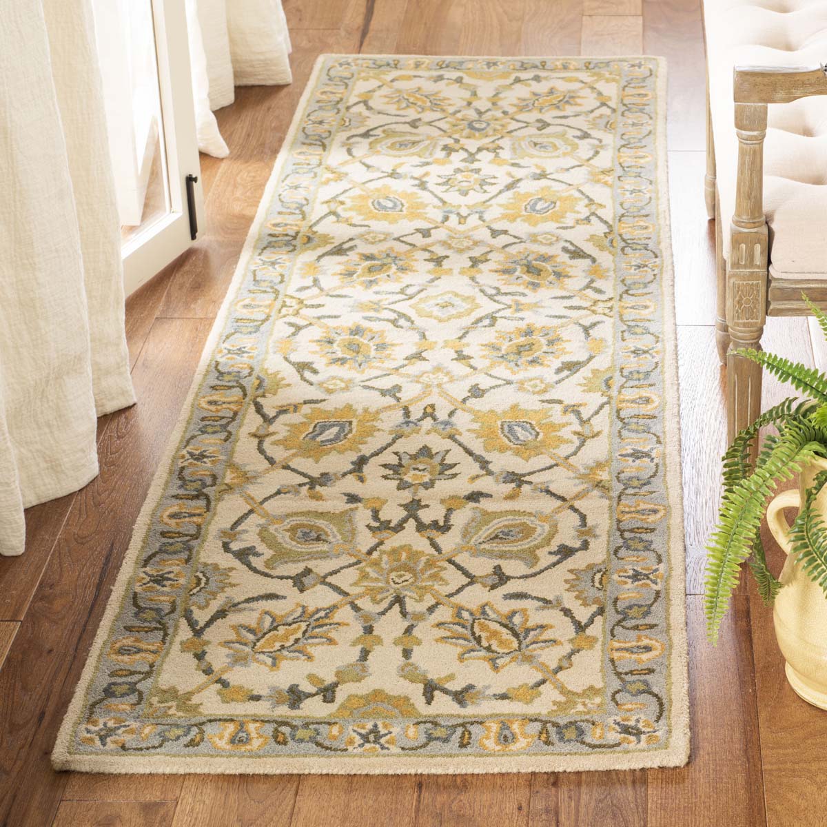 Safavieh Classic 934 Rug, CL934 - Ivory / Light Blue