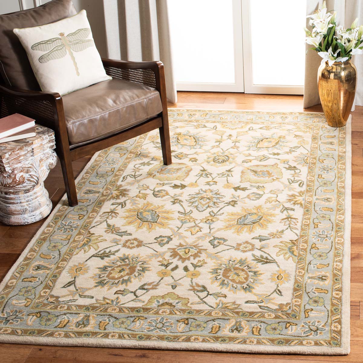 Safavieh Classic 934 Rug, CL934 - Ivory / Light Blue