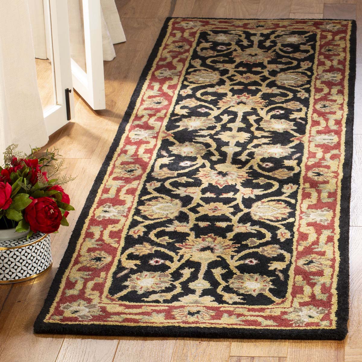 Safavieh Heritage 12 Rug, HG112 - Black / Red