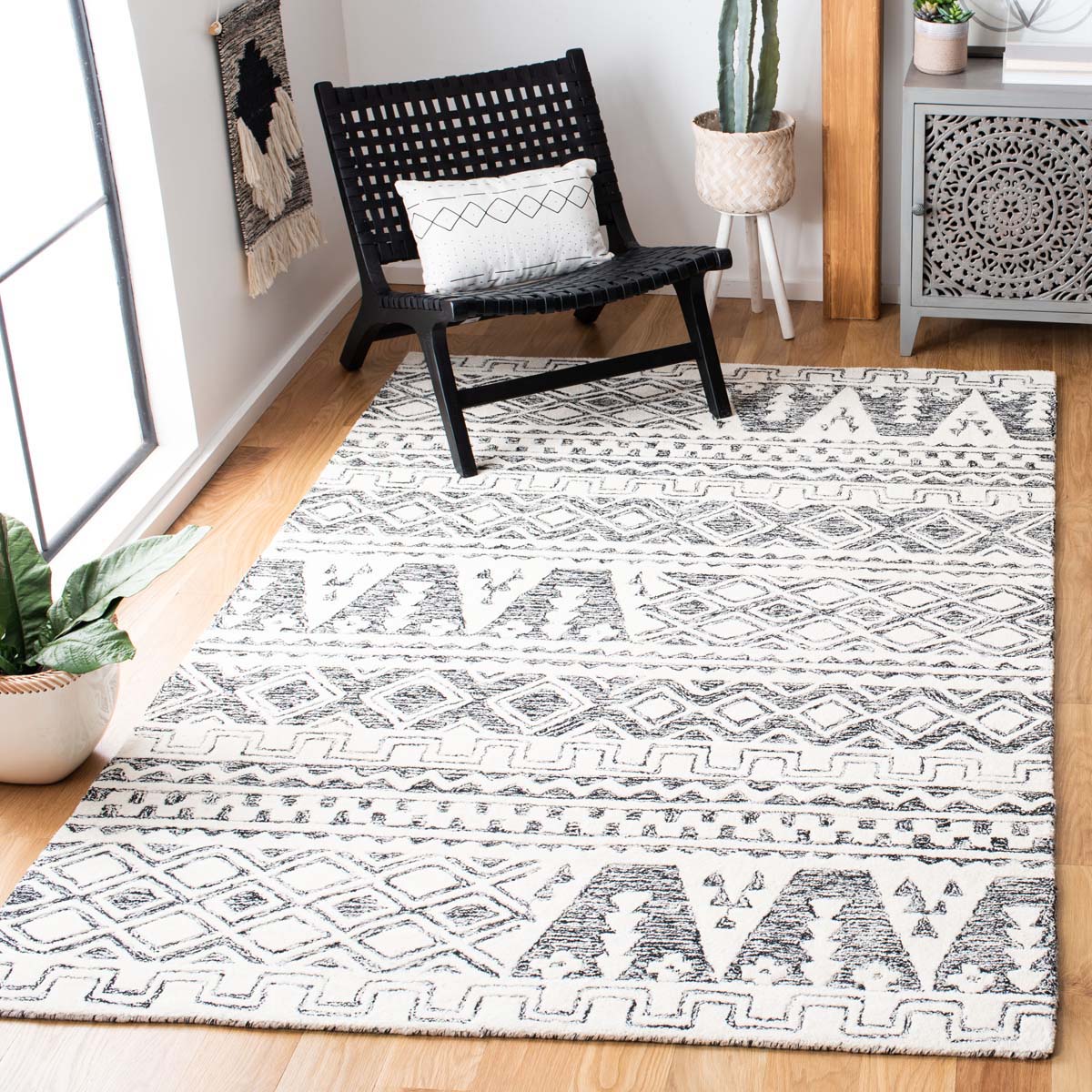 Safavieh Abstract 557 Rug, ABT557 - Ivory / Black