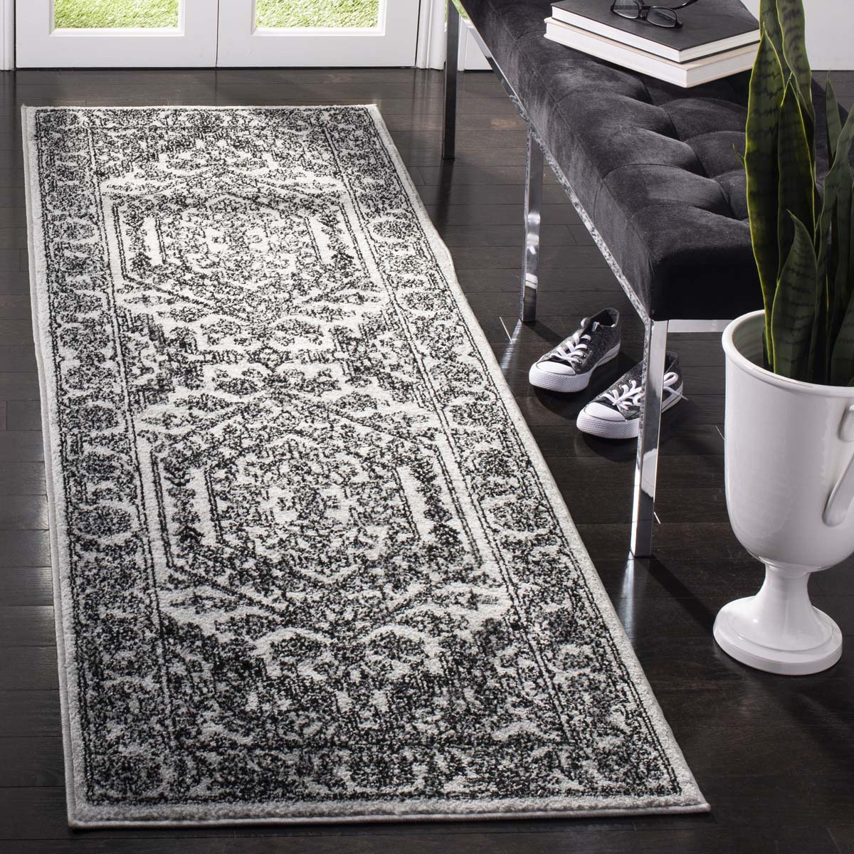 Safavieh Adirondack 108 Rug, Silver, ADR108 - Silver / Black