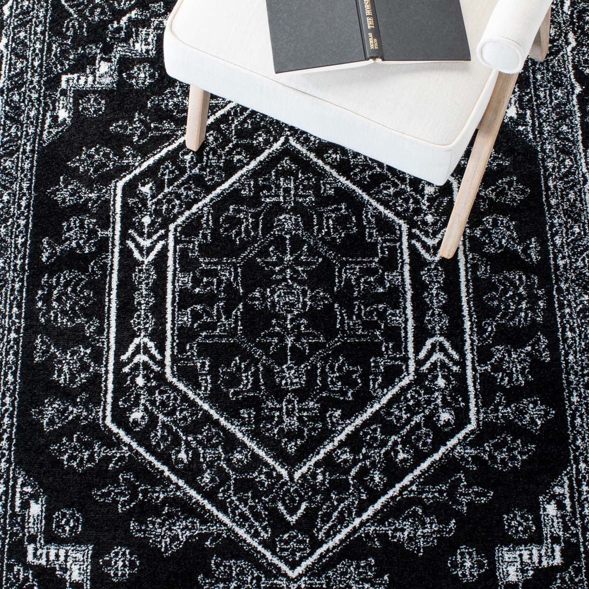 Safavieh Adirondack 108 Rug, Black, ADR108 - Black / Ivory