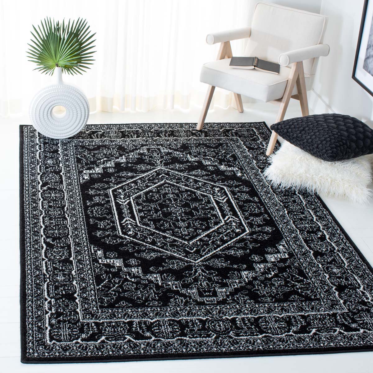 Safavieh Adirondack 108 Rug, Black, ADR108 - Black / Ivory