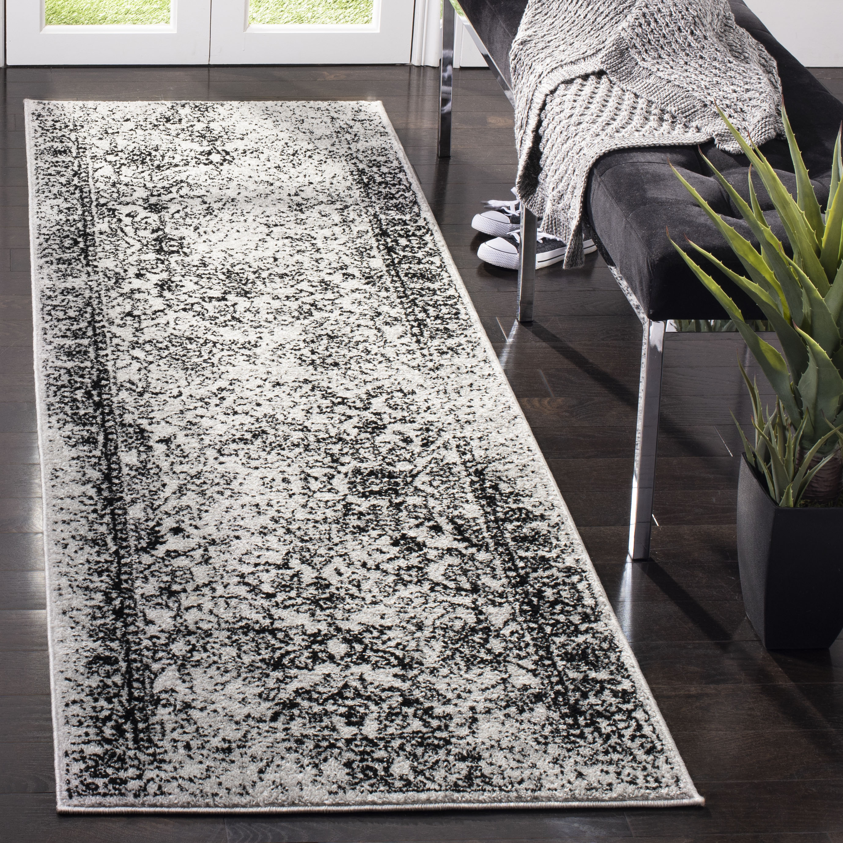 Safavieh Adirondack 109 Rug, Black, ADR109 - Grey / Black