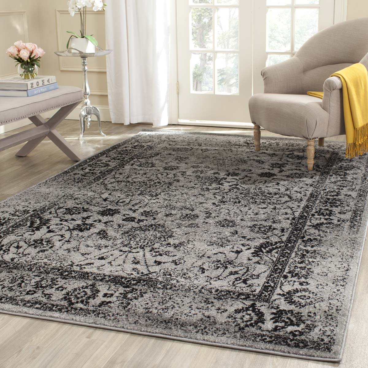 Safavieh Adirondack 109 Rug, Black, ADR109 - Grey / Black