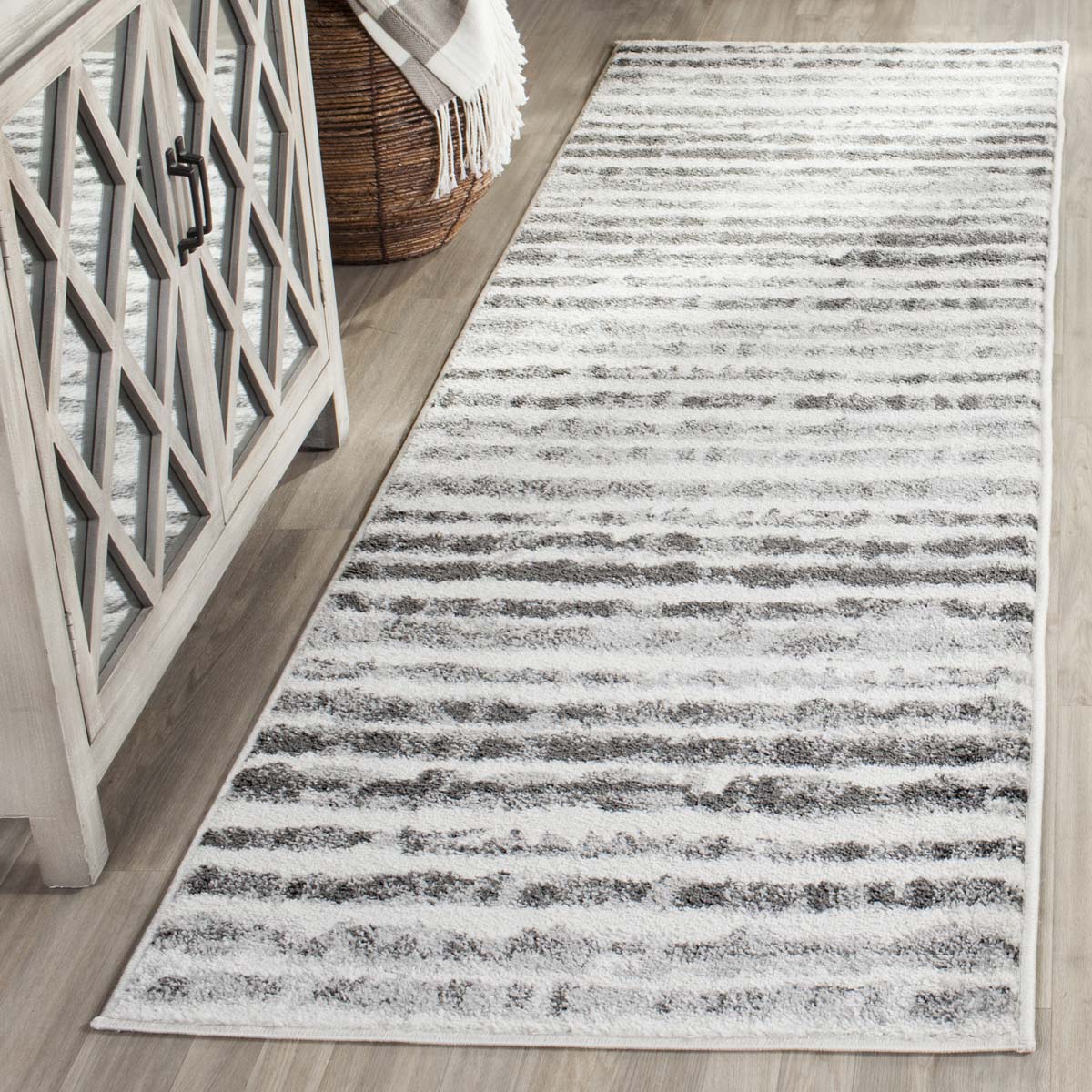 Safavieh Adirondack 126 Rug, ADR126 - IVORY / CHARCOAL