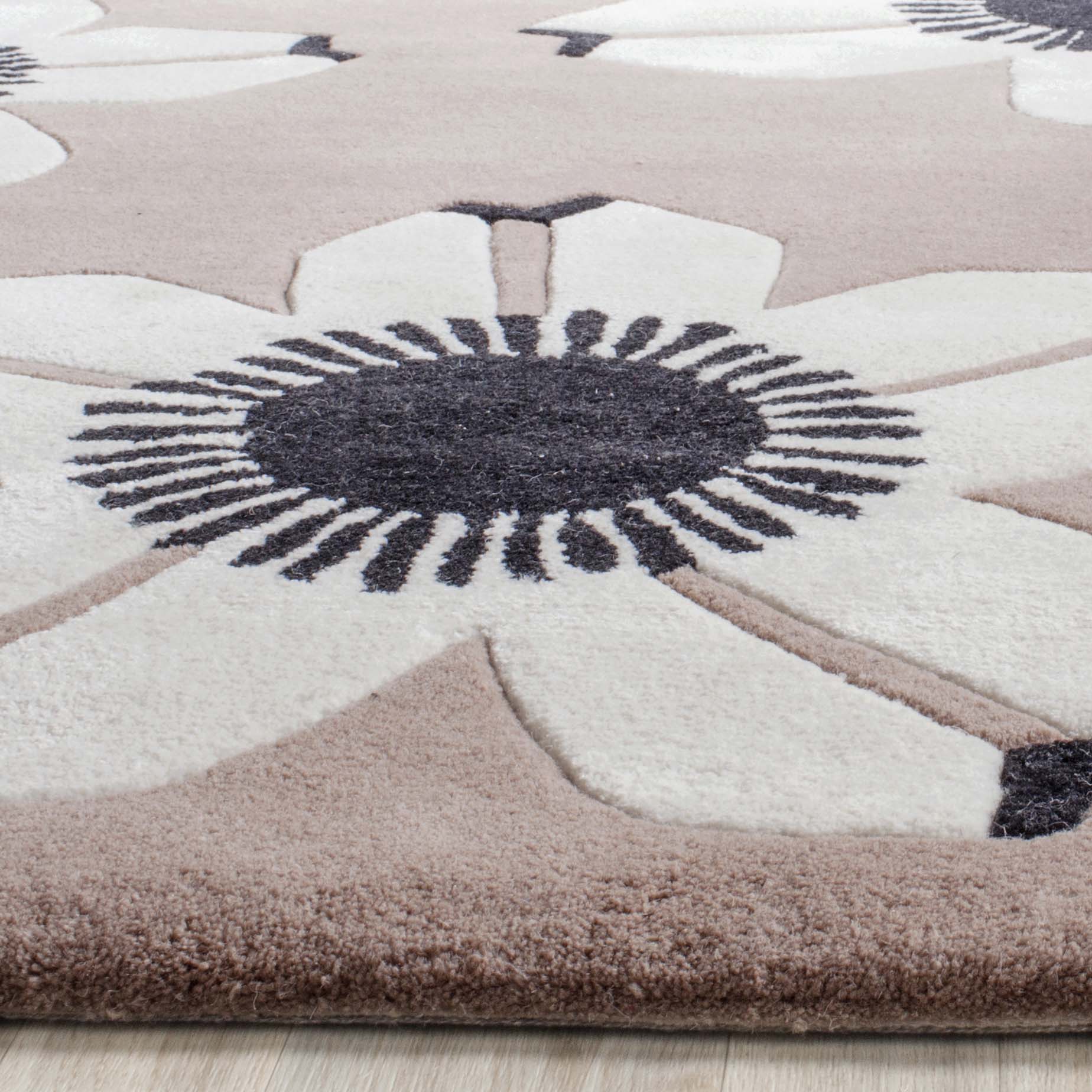 Safavieh Daisy 123 Rug, ALR123 - Brown