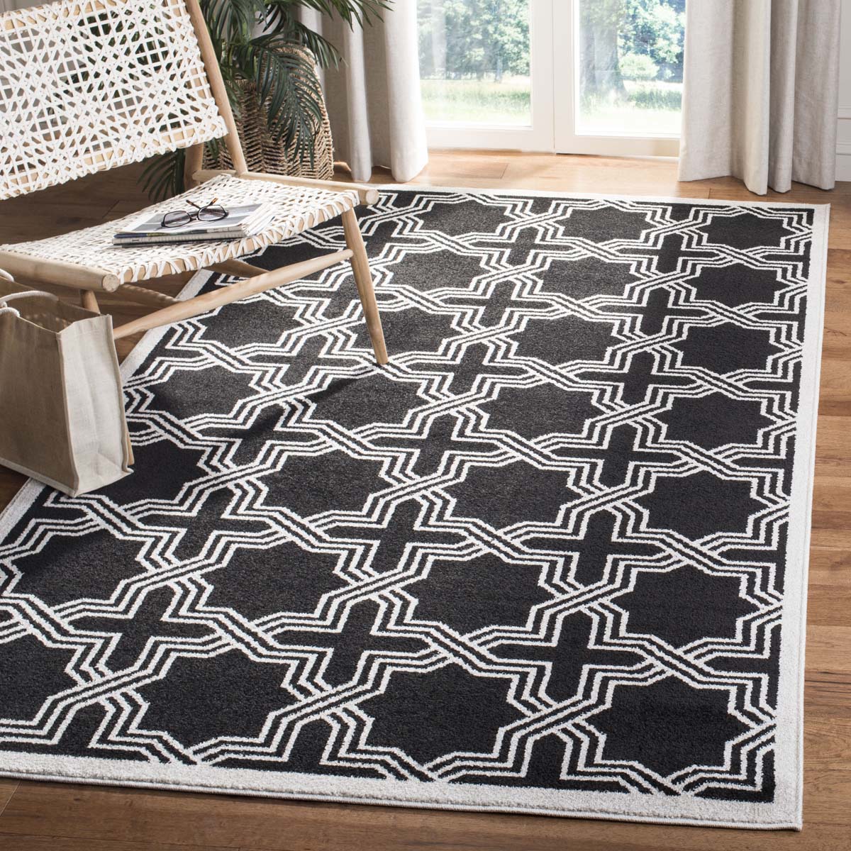 Safavieh Amherst 413 Rug, AMT413 - Anthracite / Ivory