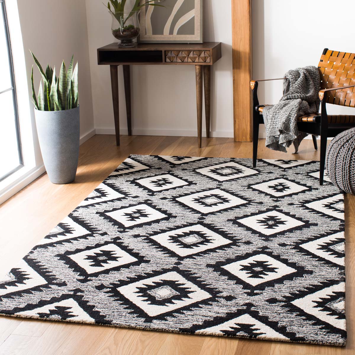 Safavieh Aspen 813 Rug, APN813 - Charcoal / Black