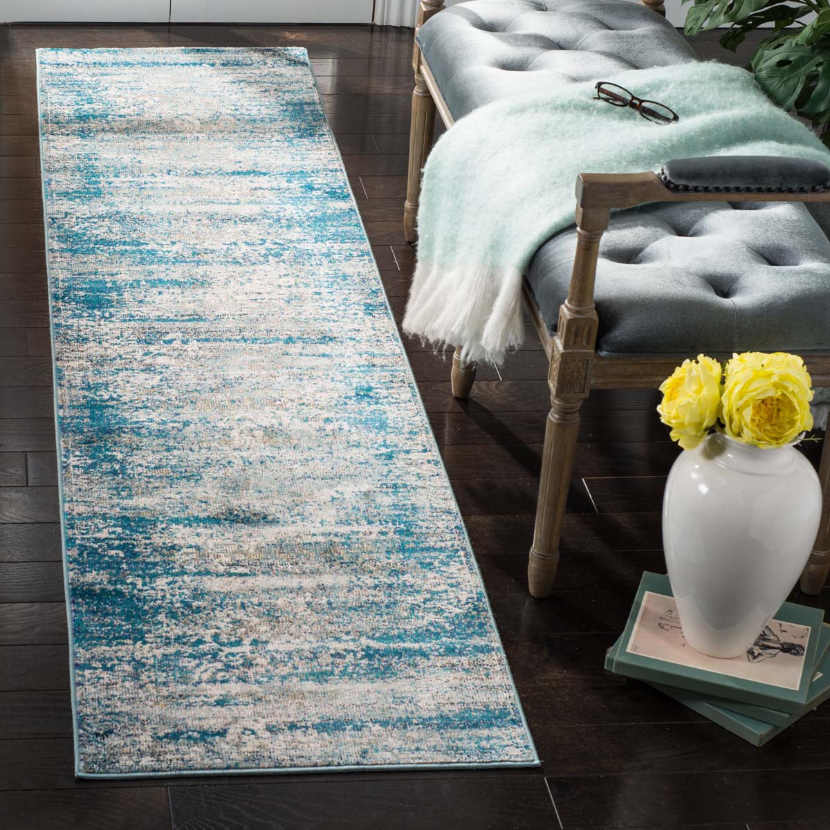 Safavieh Aria 156 Rug, ARA156 - Blue / Creme