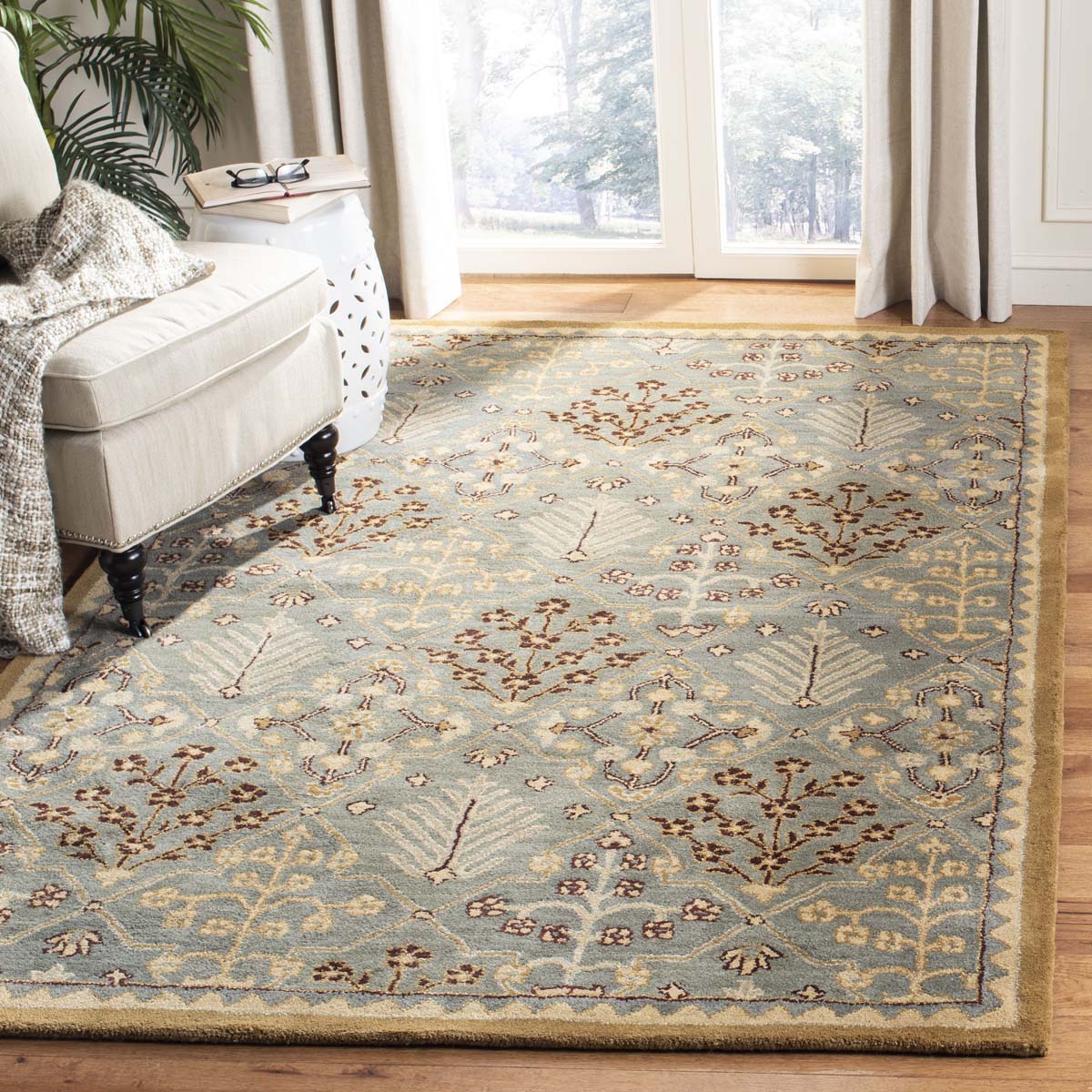 Safavieh Antiquity 13A Rug, AT613A - Light Blue / Gold