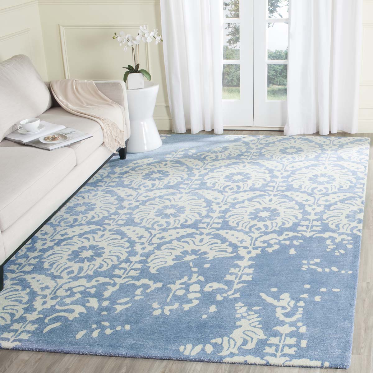 Safavieh Bella 125 Rug, BEL125 - Light Blue / Ivory