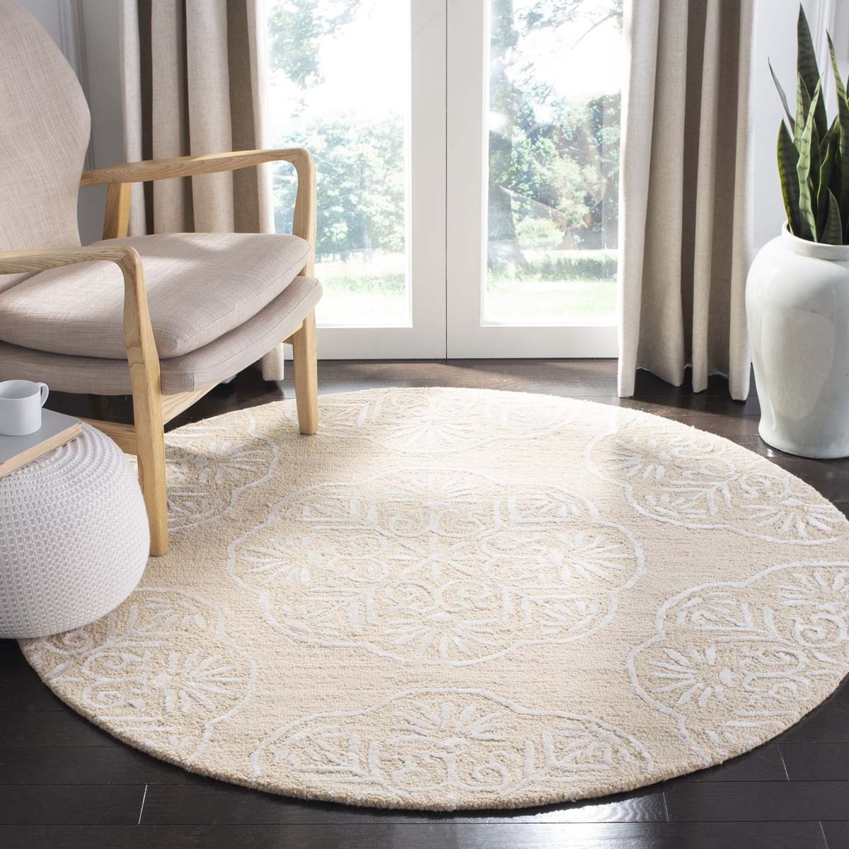 Safavieh Bella 711 Rug, BEL711 - Beige / Ivory