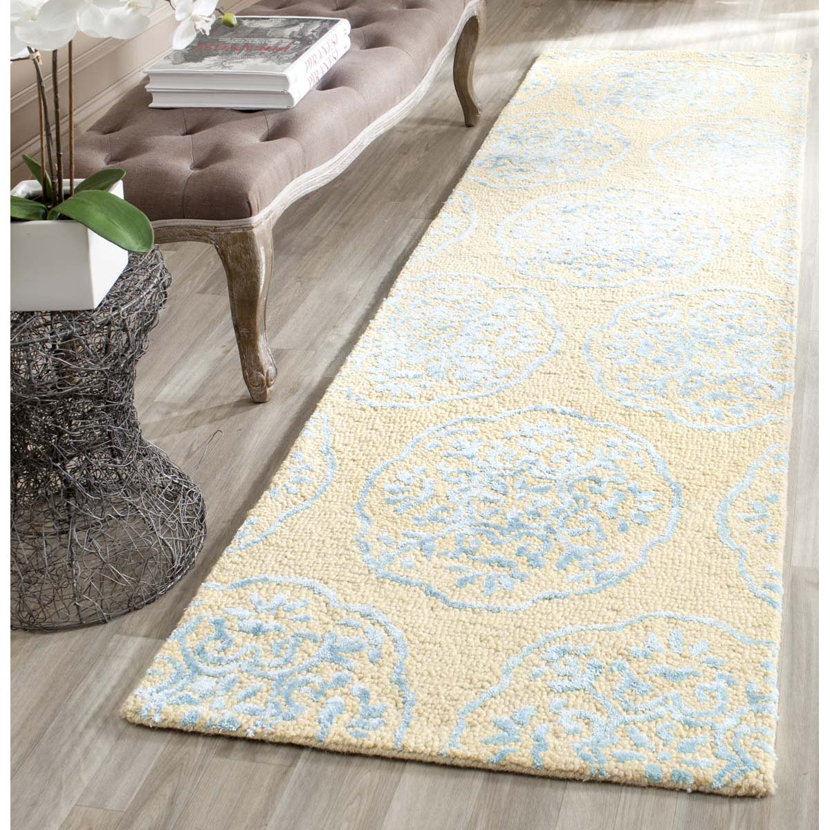 Safavieh Bella 711 Rug, BEL711 - Beige / Blue