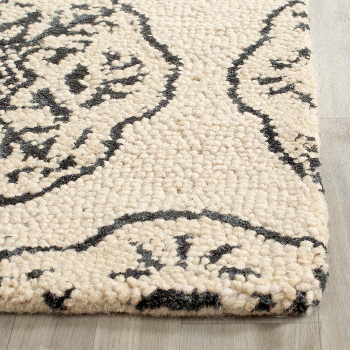 Safavieh Bella 711 Rug, BEL711 - Ivory / Charcoal