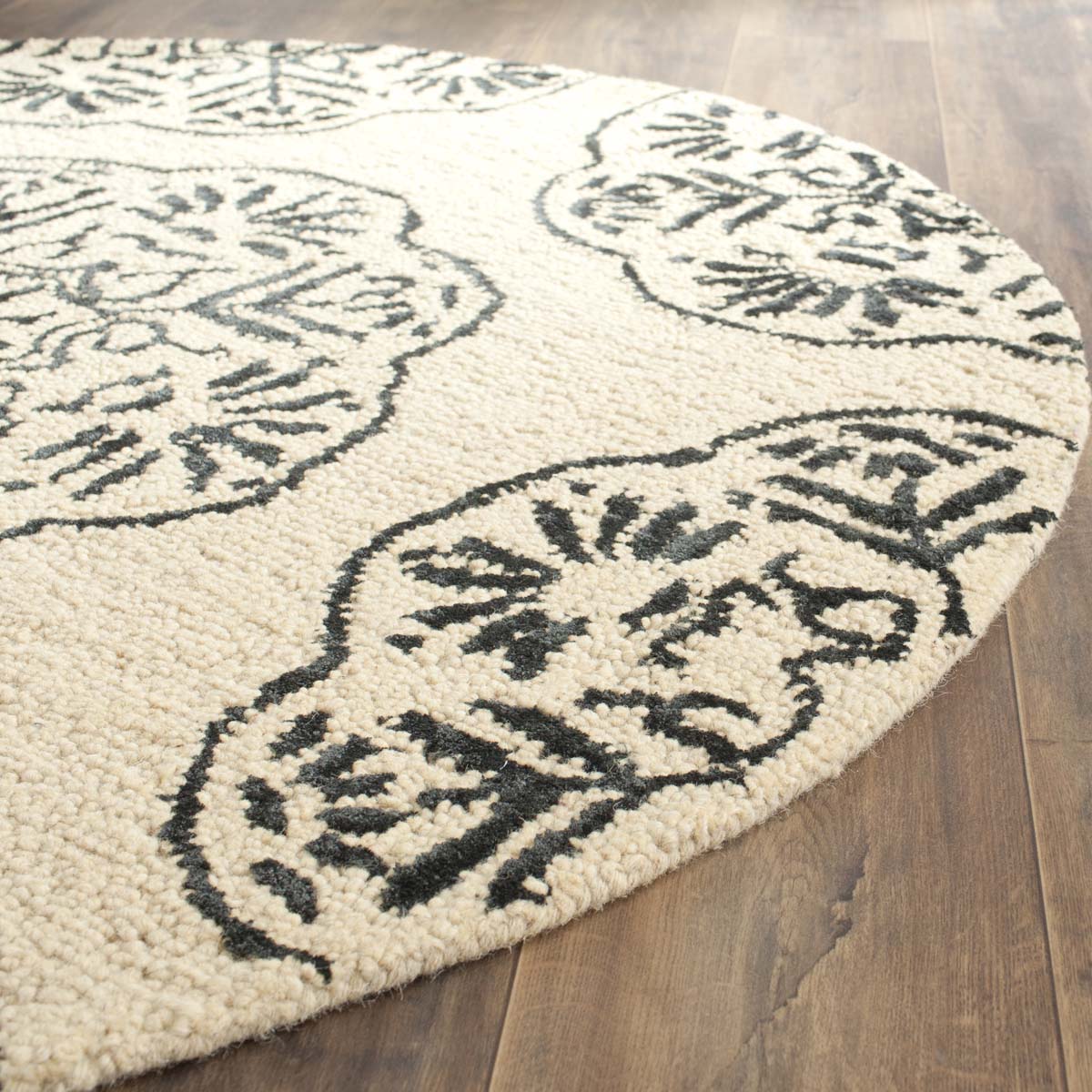 Safavieh Bella 711 Rug, BEL711 - Ivory / Charcoal