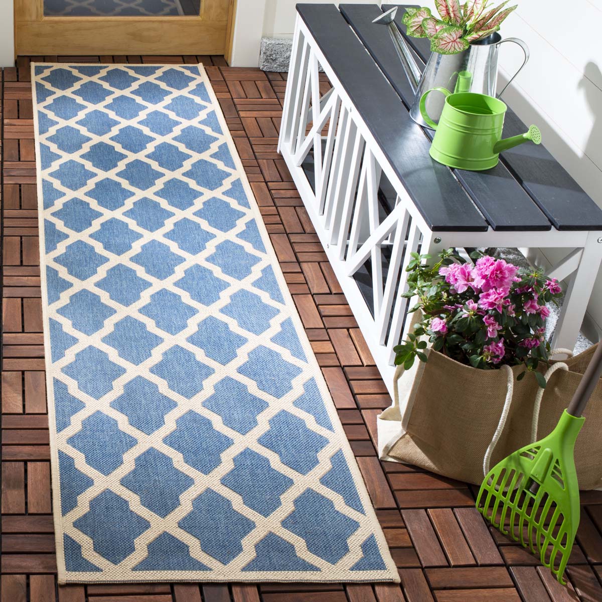 Safavieh Beach House 122 Rug, BHS122 - Blue / Creme