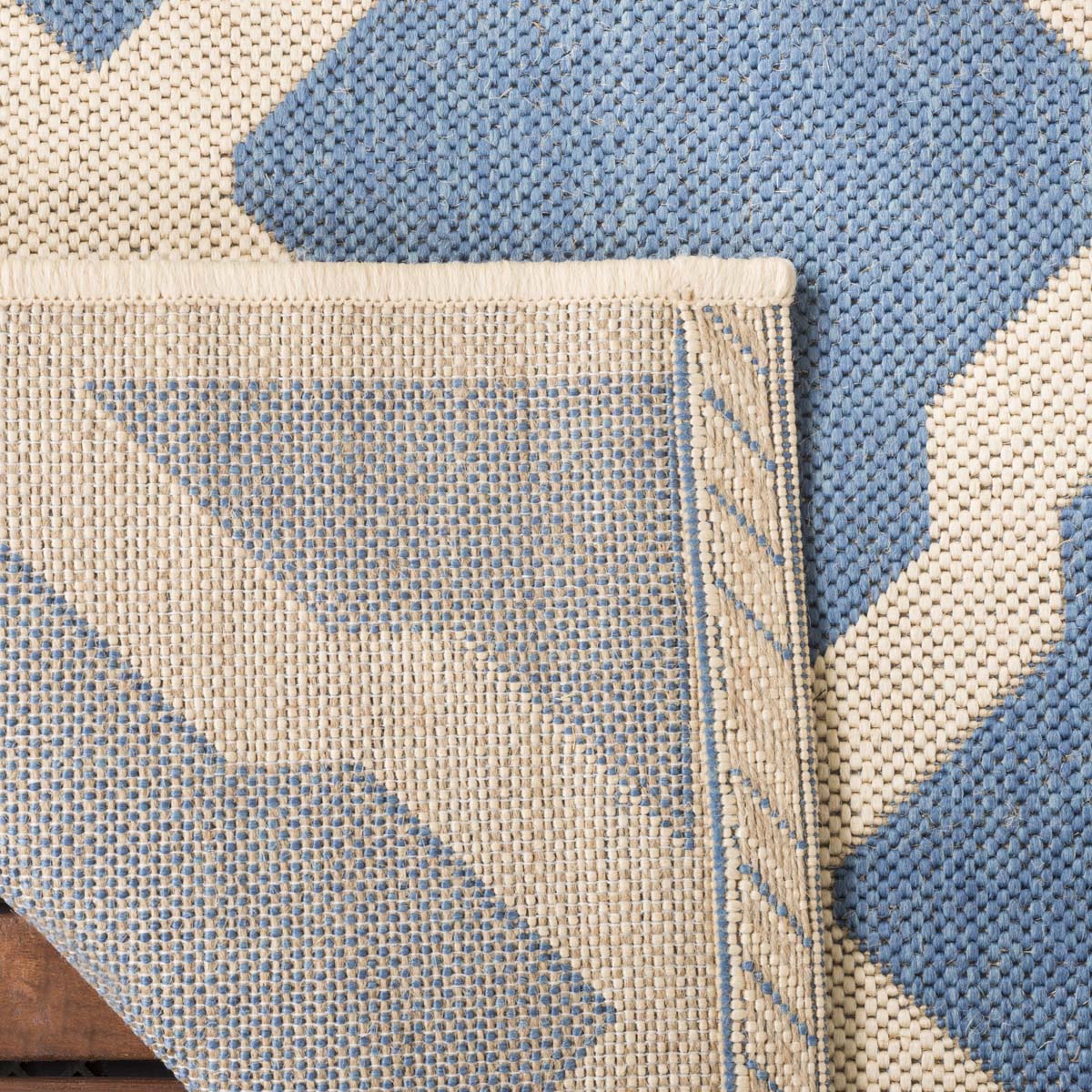 Safavieh Beach House 122 Rug, BHS122 - Blue / Creme