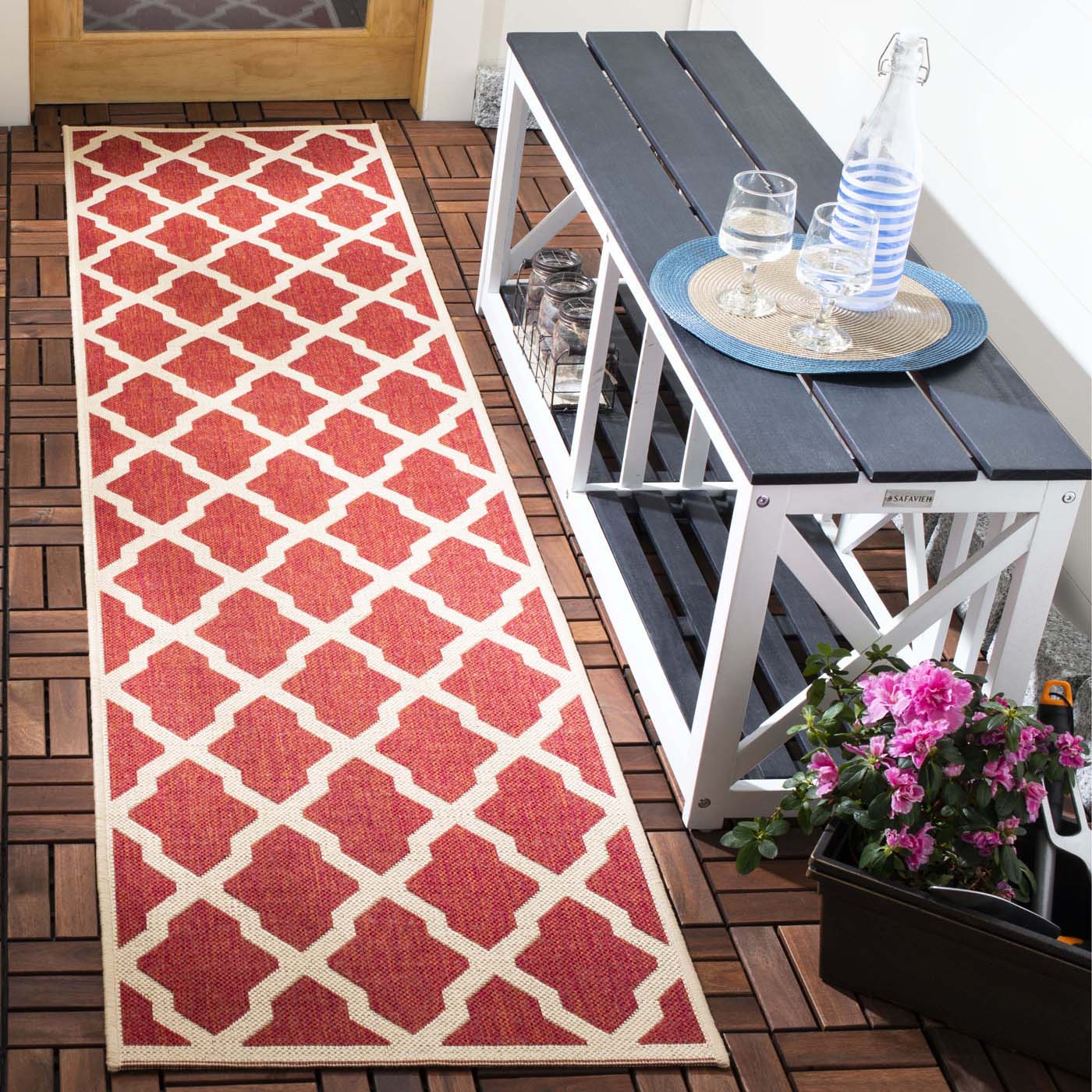 Safavieh Beach House 122 Rug, BHS122 - Red / Creme