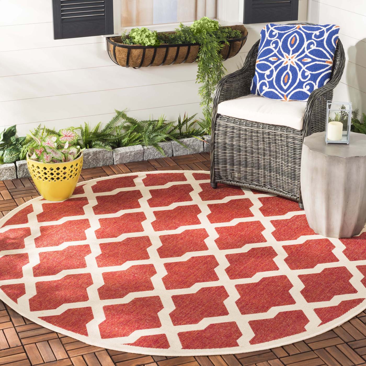 Safavieh Beach House 122 Rug, BHS122 - Red / Creme