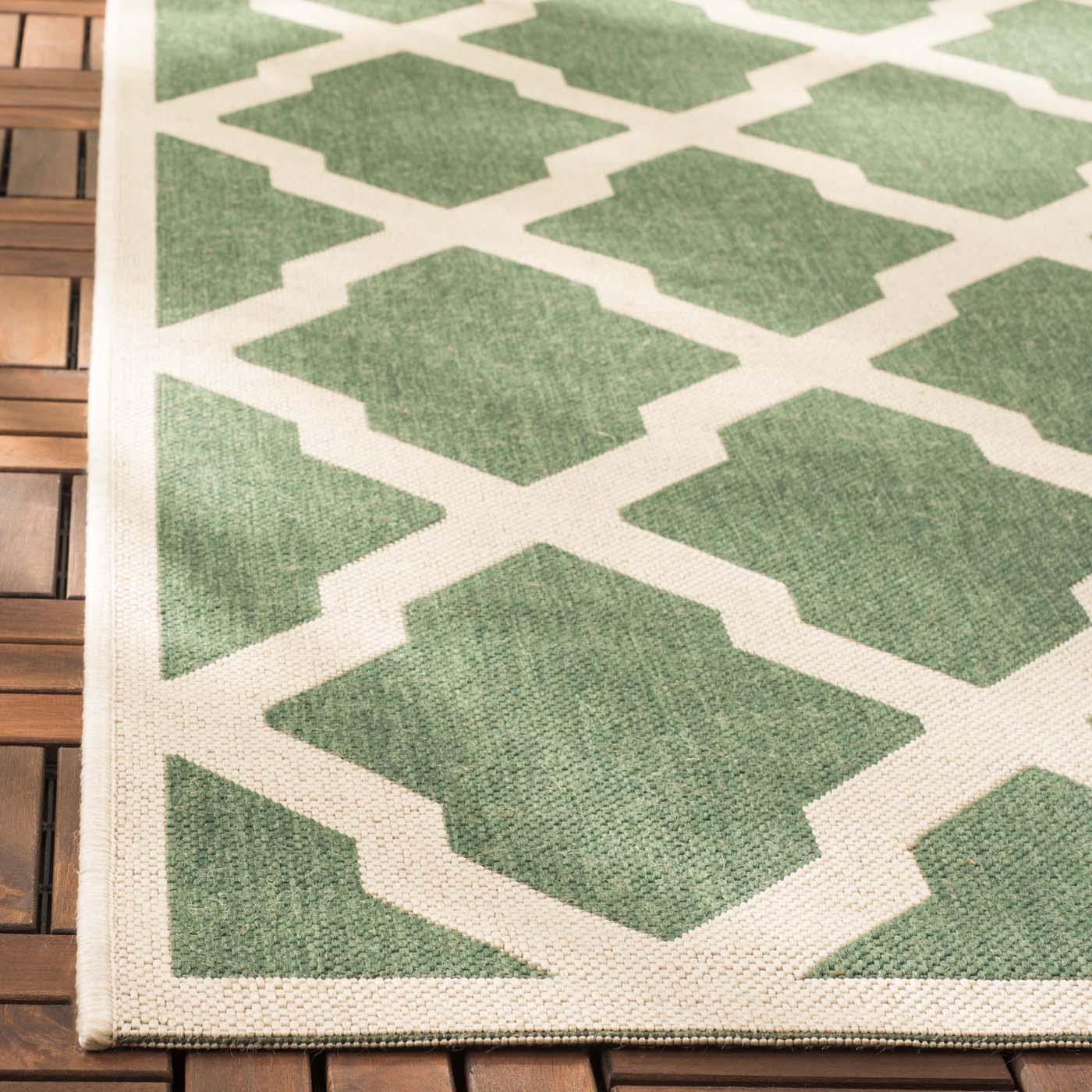 Safavieh Beach House 122 Rug, BHS122 - Green / Creme