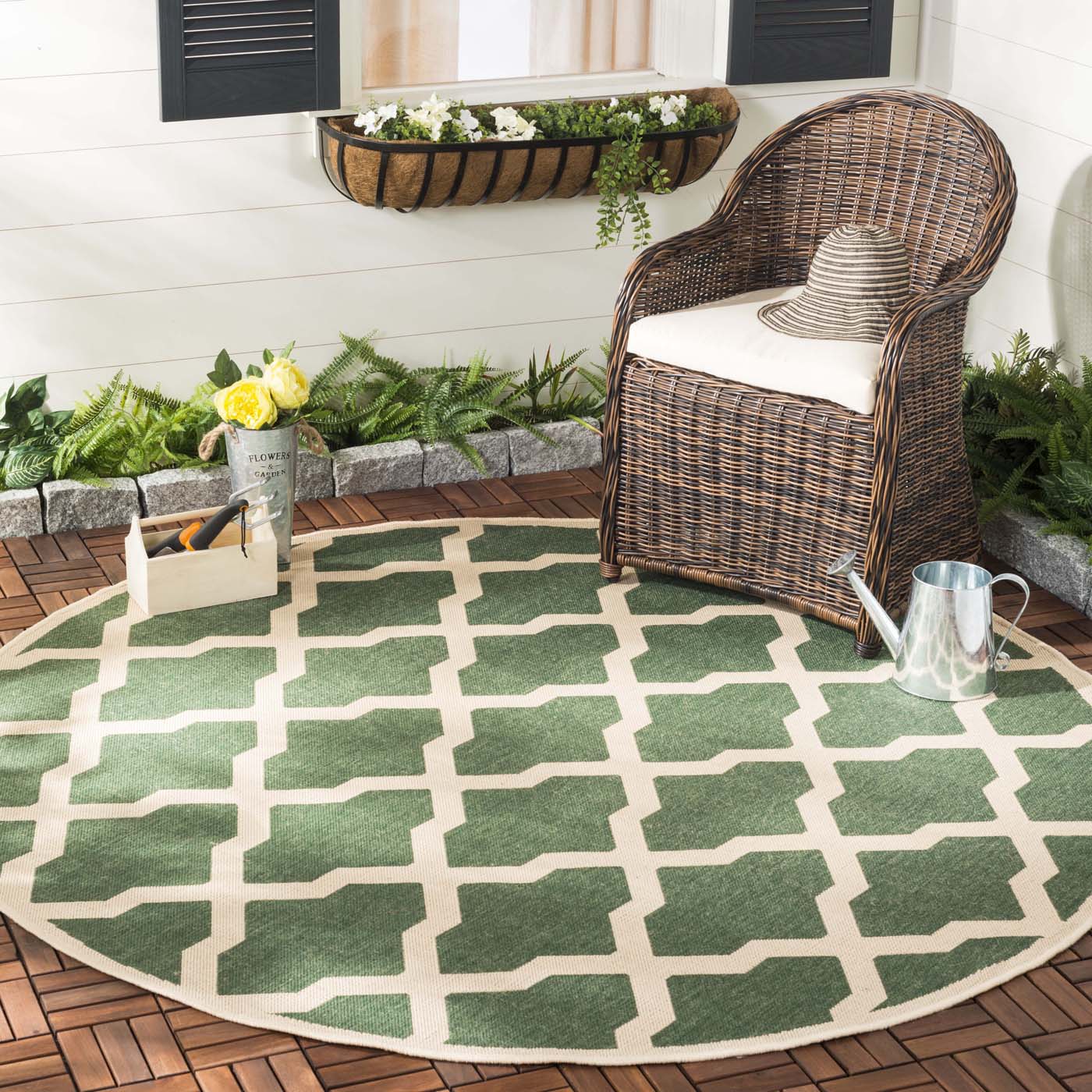 Safavieh Beach House 122 Rug, BHS122 - Green / Creme