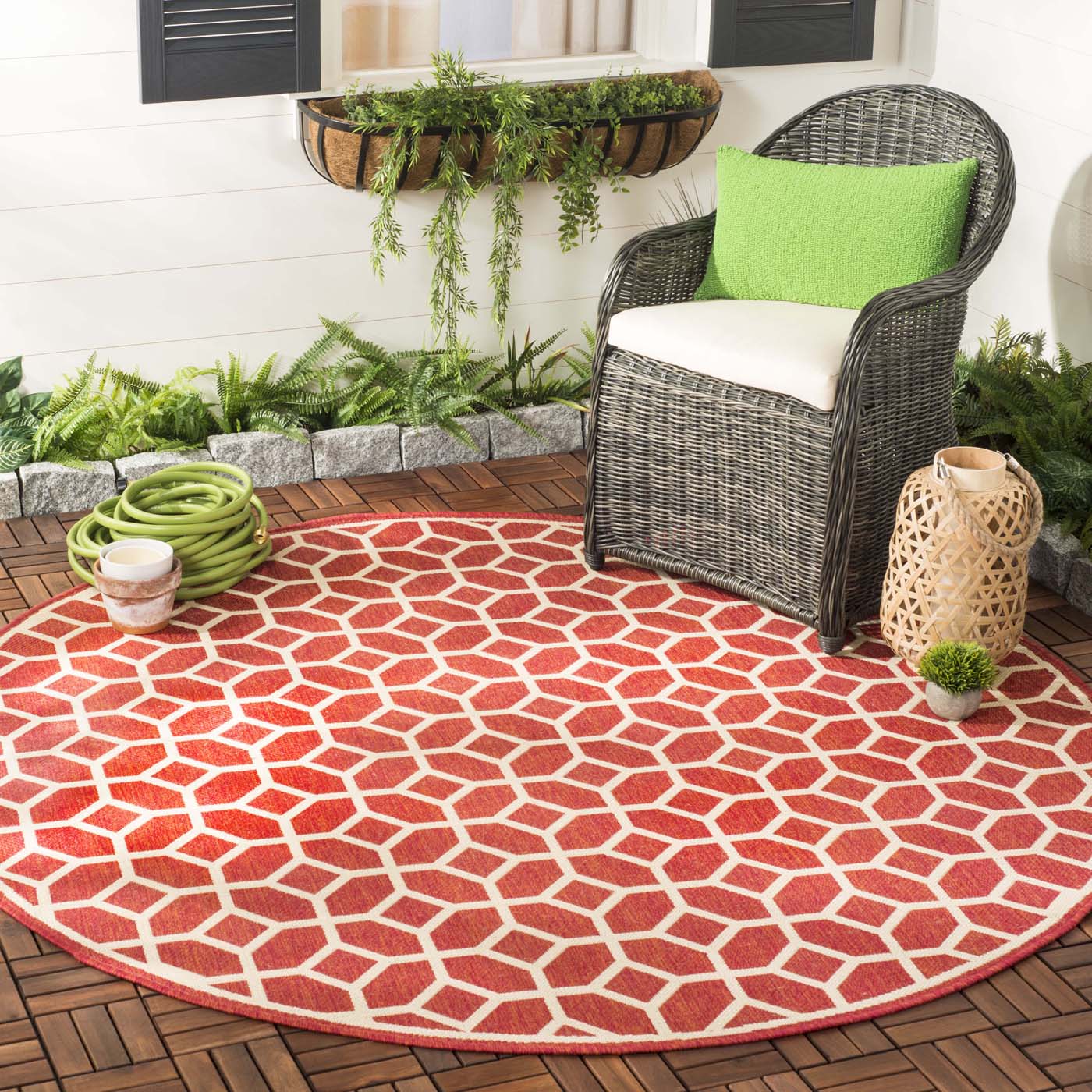 Safavieh Beach House 127 Rug, BHS127 - Red / Creme