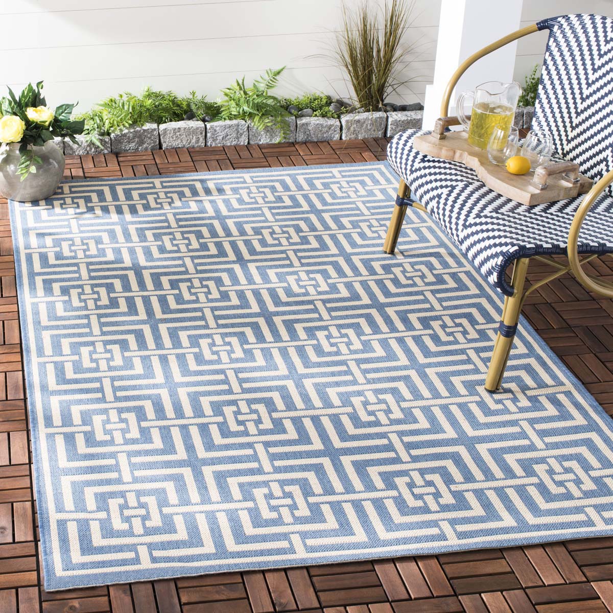 Safavieh Beach House 128 Rug, BHS128 - Blue / Creme