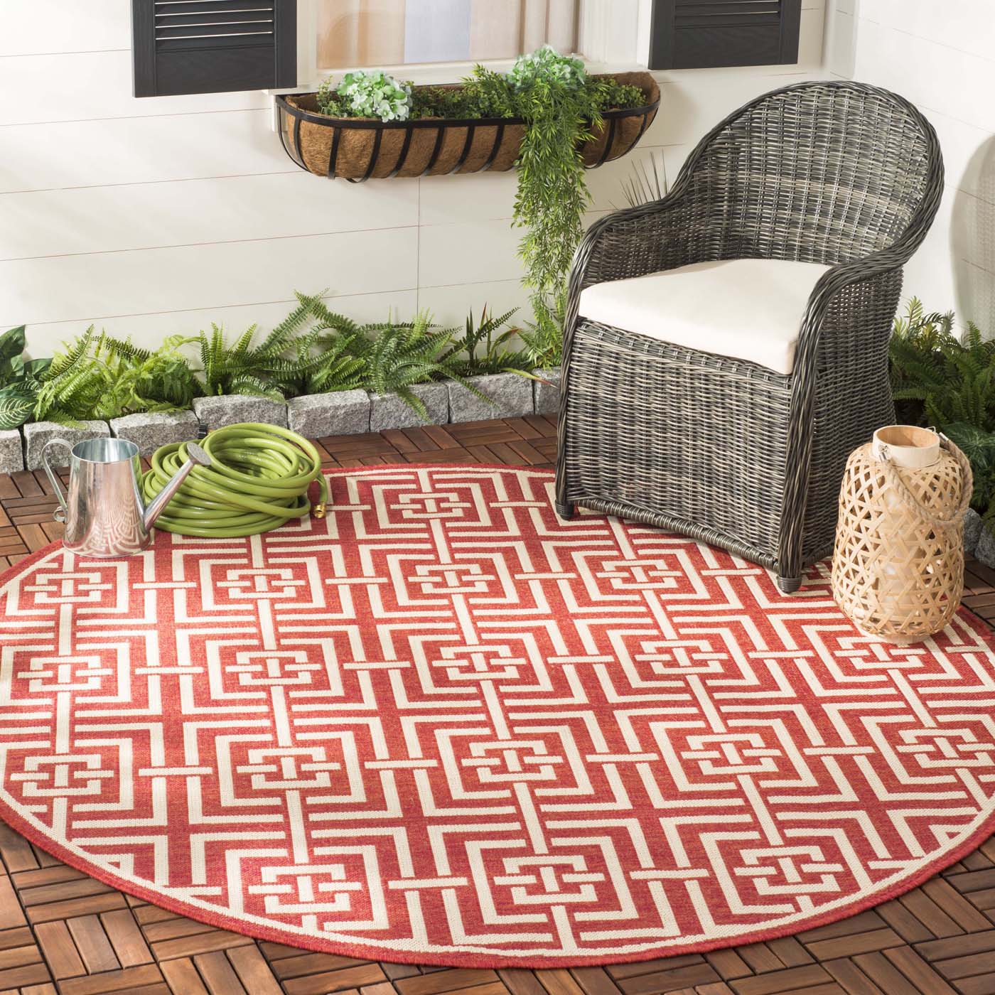 Safavieh Beach House 128 Rug, BHS128 - Red / Creme