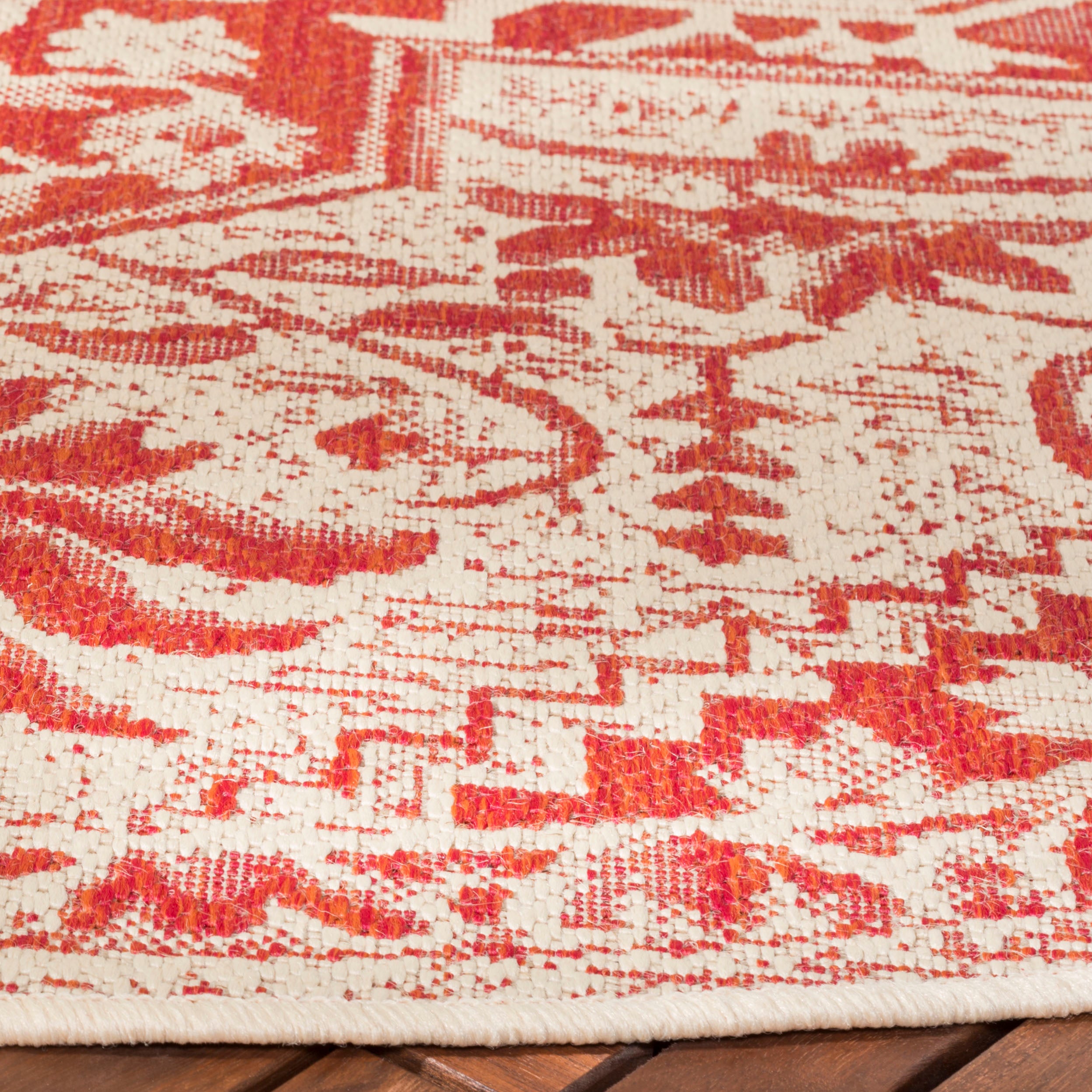 Safavieh Beach House 138 Rug, BHS138 - Red / Creme