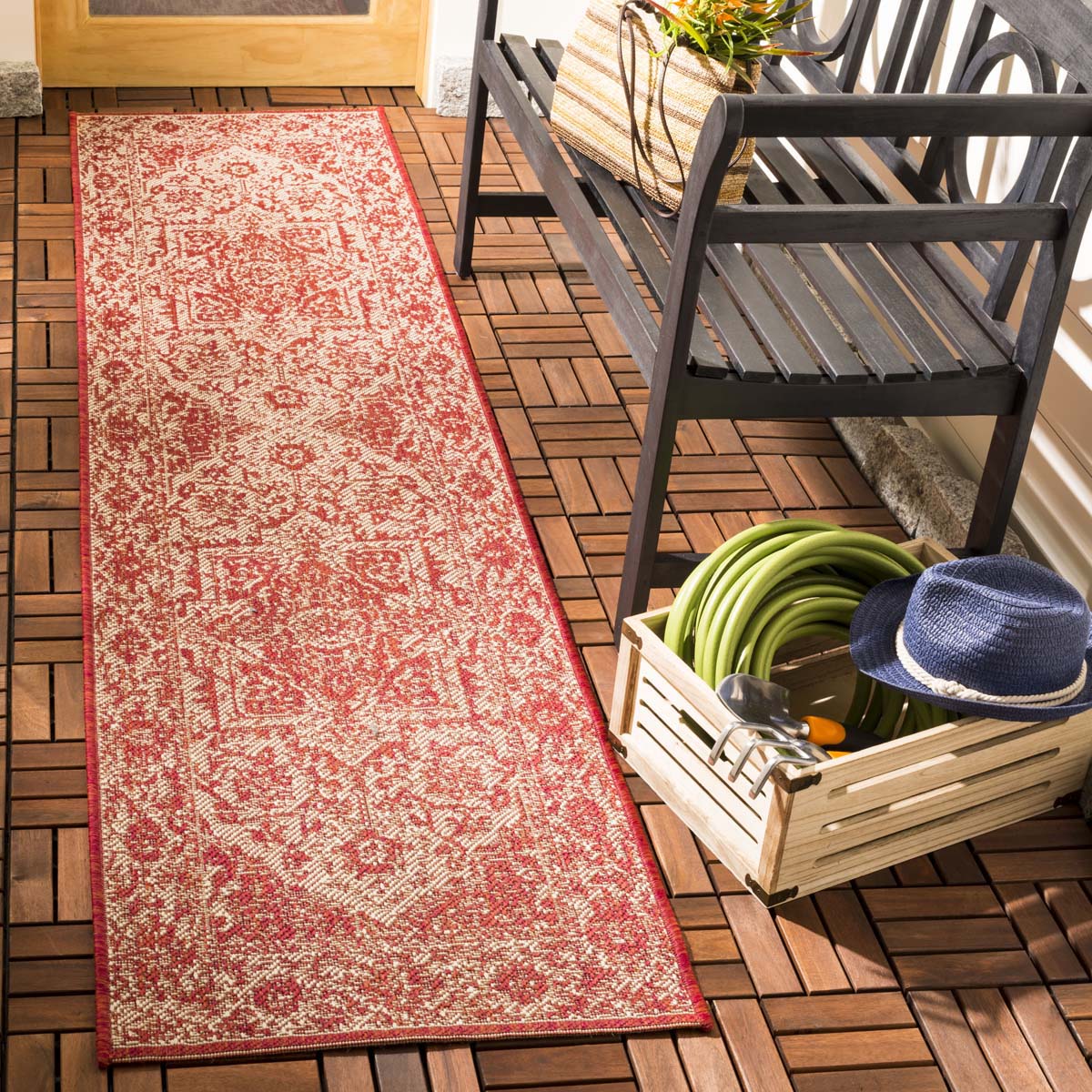 Safavieh Beach House 139 Rug, BHS139 - Red / Creme