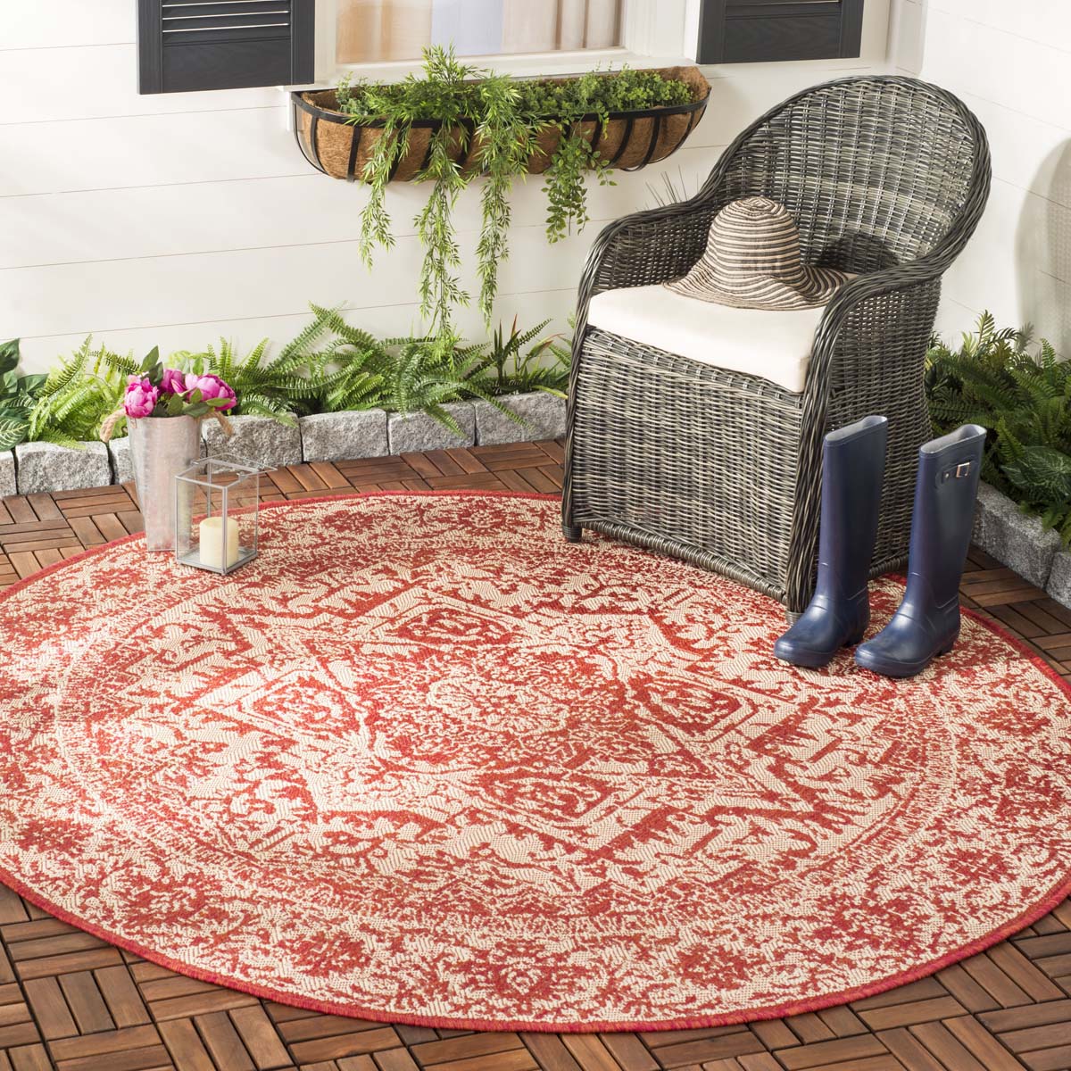 Safavieh Beach House 139 Rug, BHS139 - Red / Creme