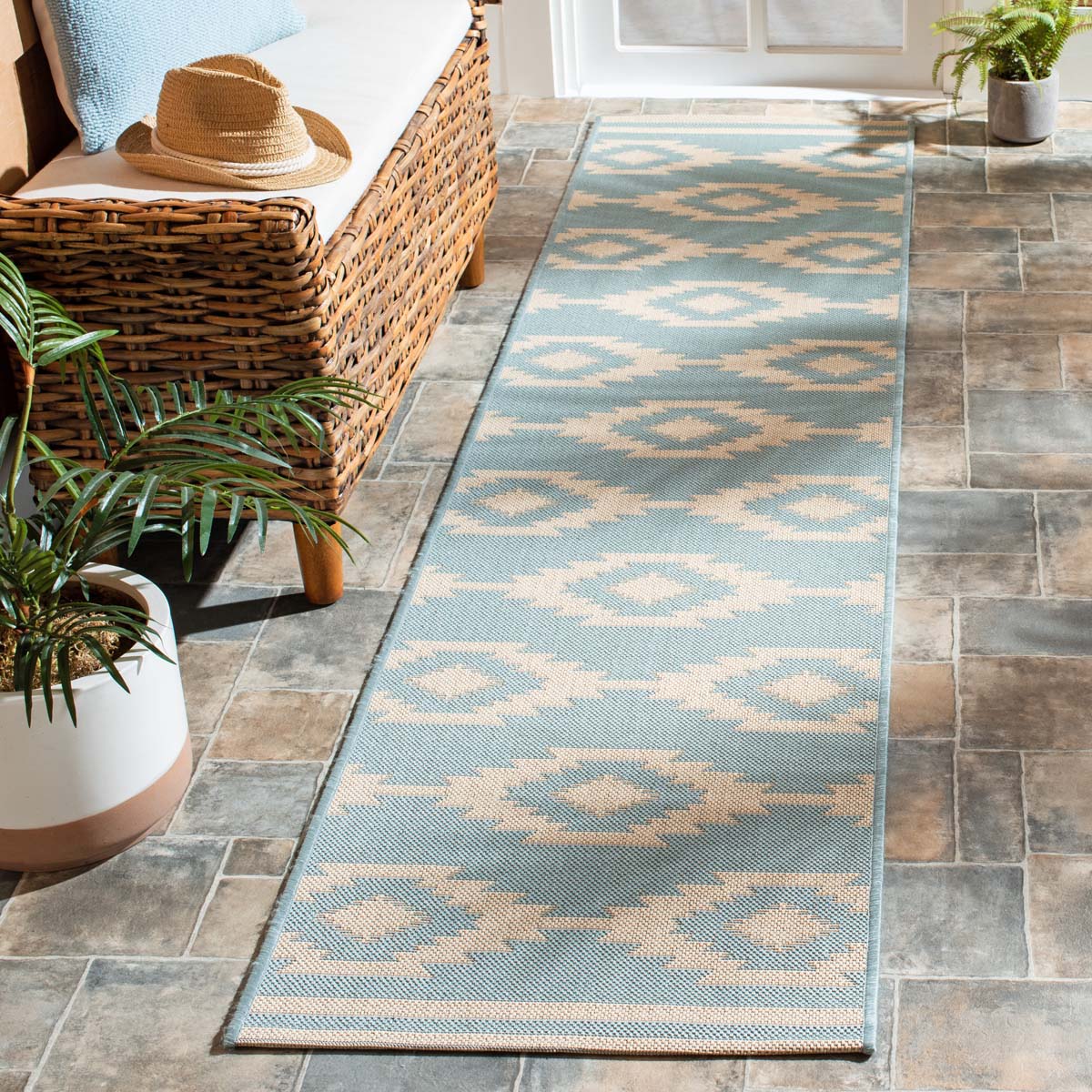 Safavieh Beach House 171 Rug, BHS171 - Cream / Aqua