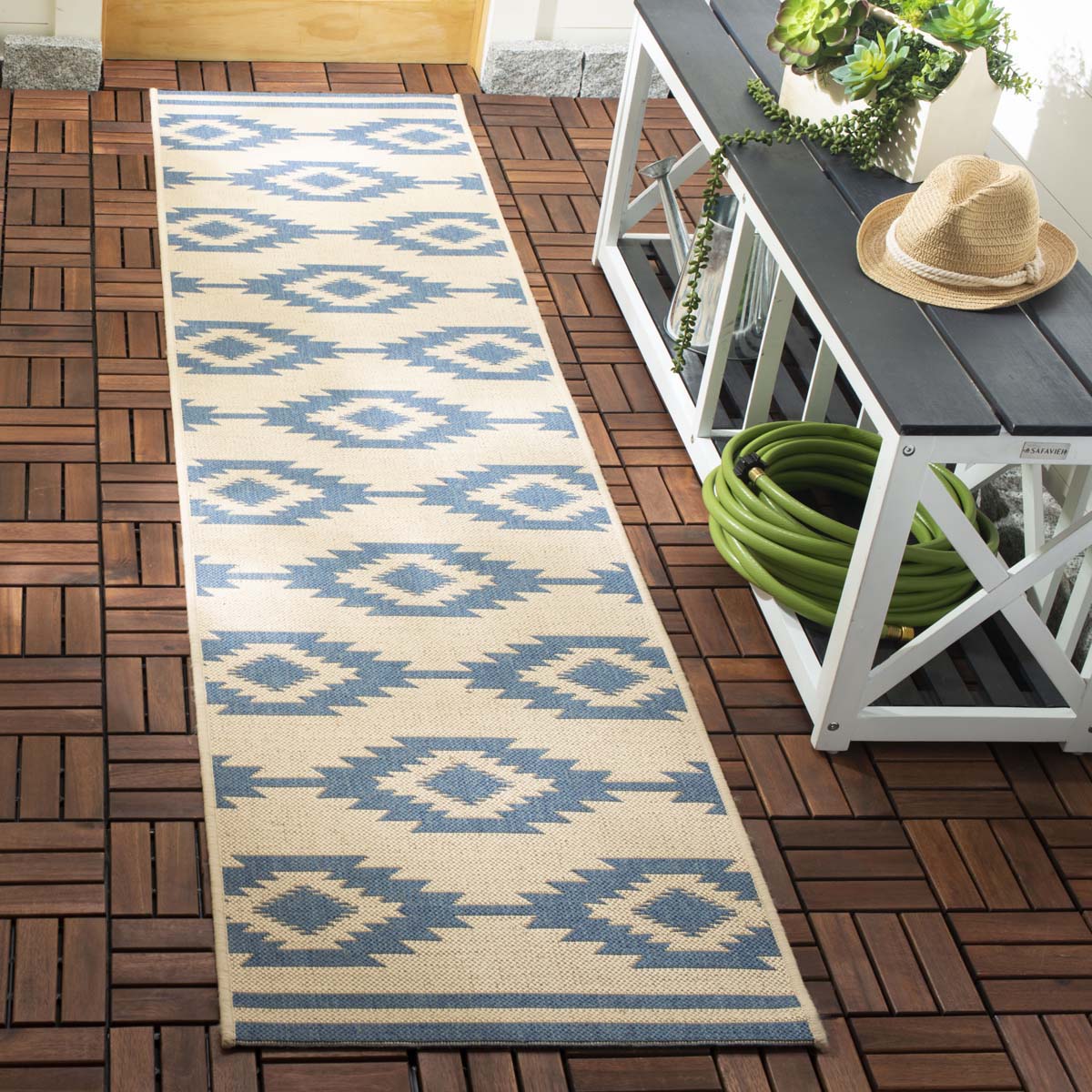 Safavieh Beach House 171 Rug, BHS171 - Blue / Creme