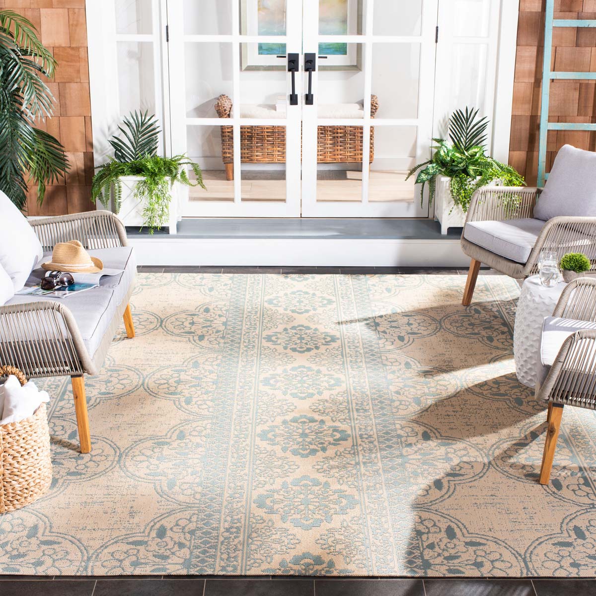 Safavieh Beach House 174 Rug, BHS174 - Aqua / Cream