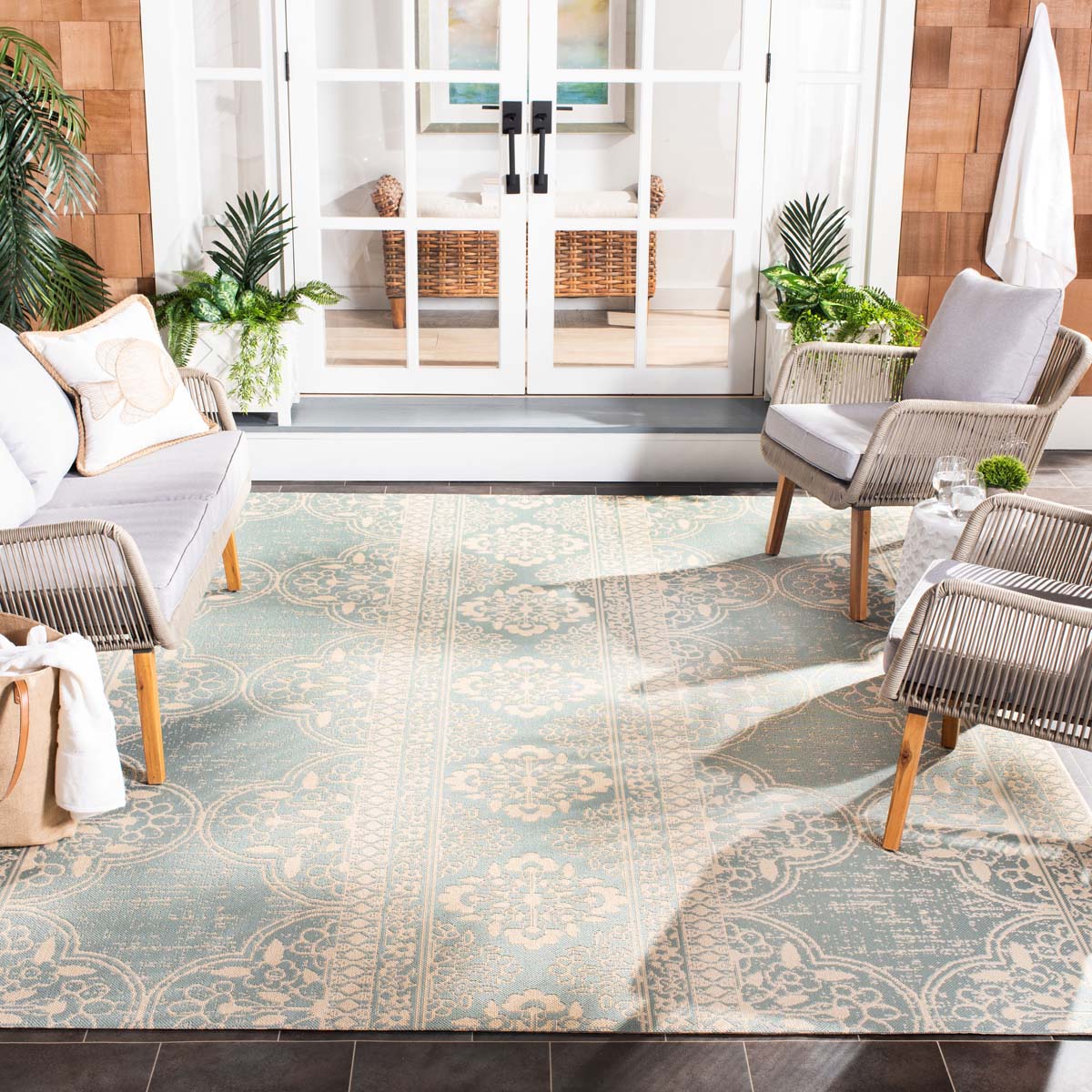 Safavieh Beach House 174 Rug, BHS174 - Cream / Aqua