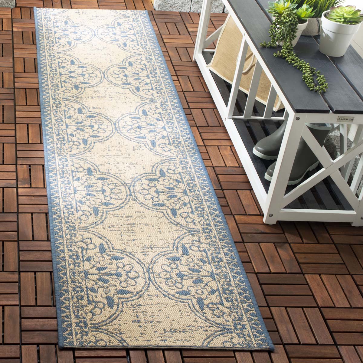 Safavieh Beach House 174 Rug, BHS174 - Blue / Creme