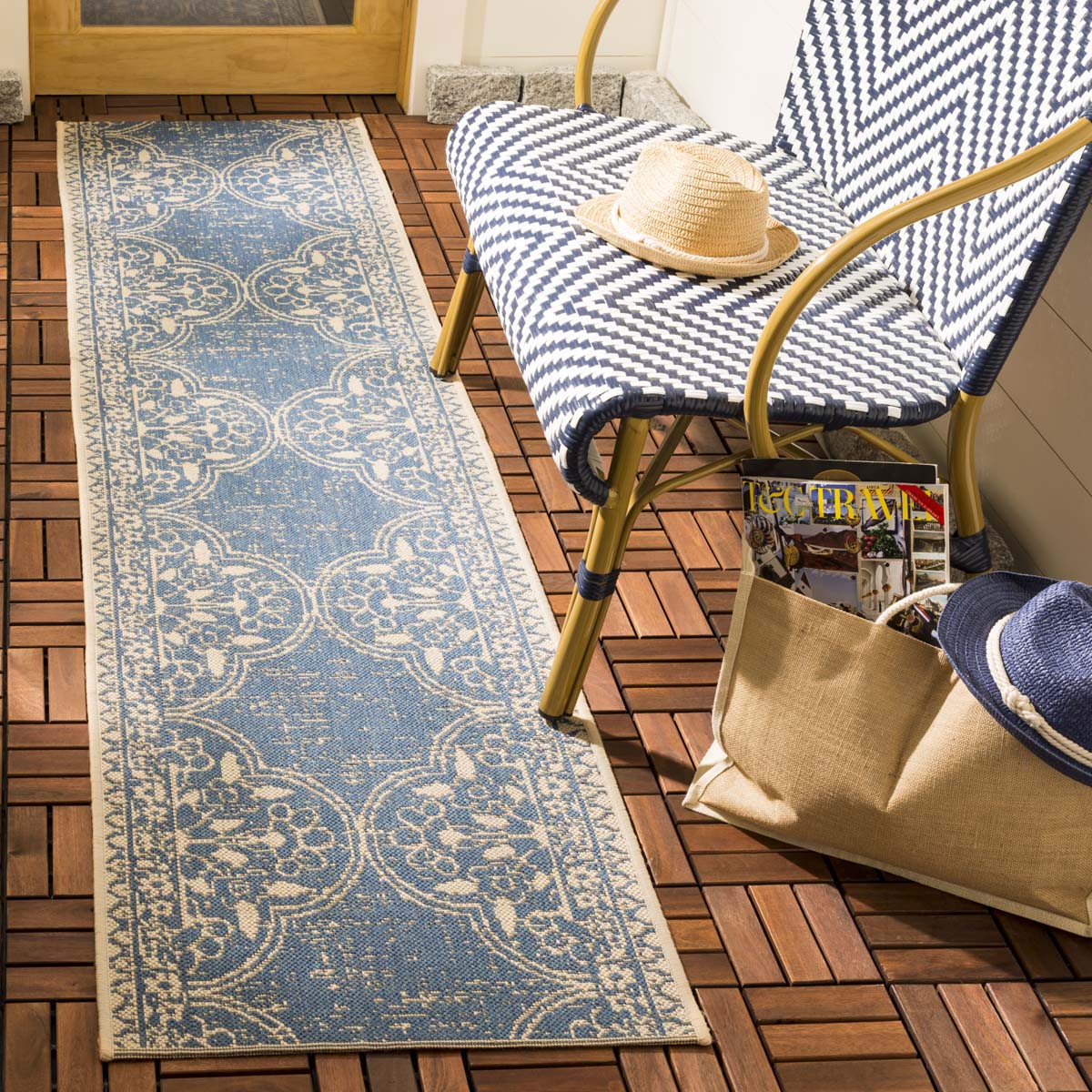 Safavieh Beach House 174 Rug, BHS174 - Cream / Blue