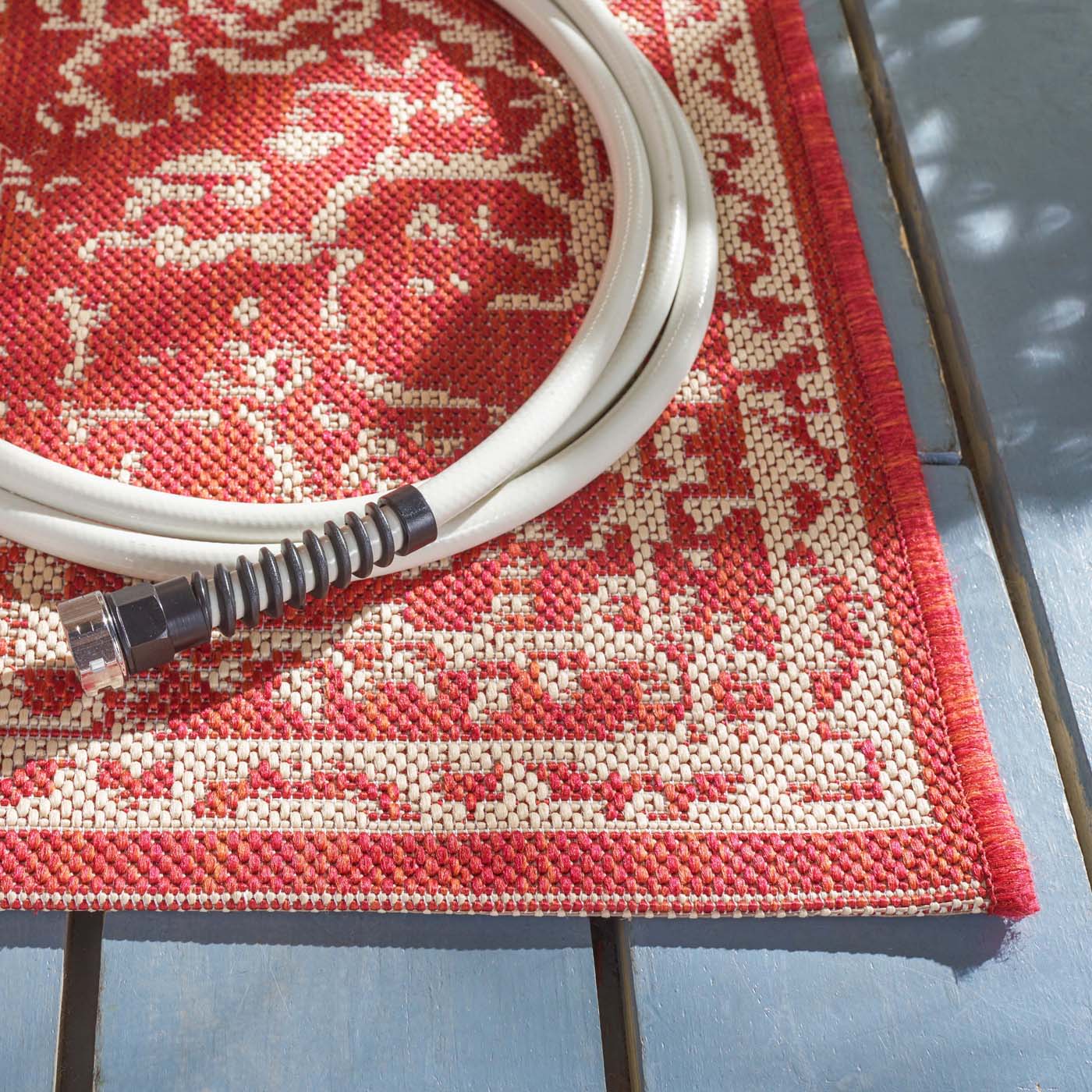 Safavieh Beach House 180 Rug, BHS180 - Red / Creme