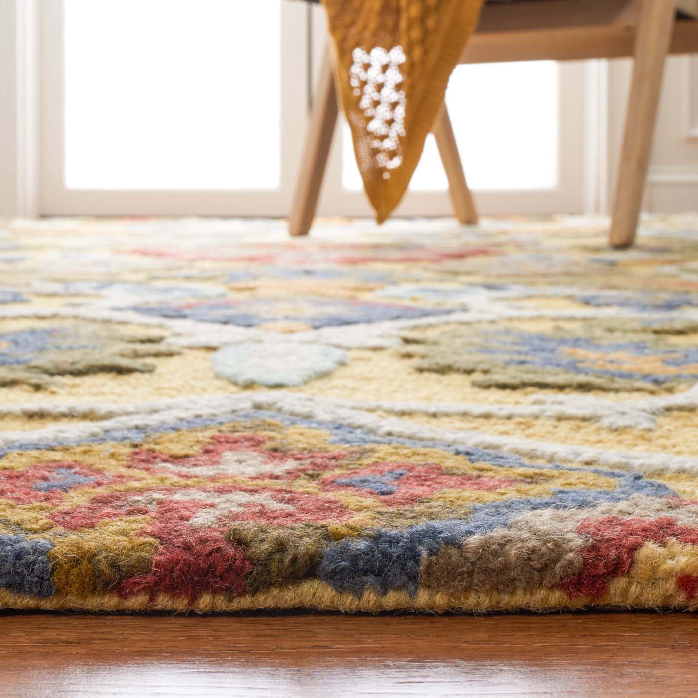 Safavieh Blossom 402 Rug, BLM402 - Gold / Multi