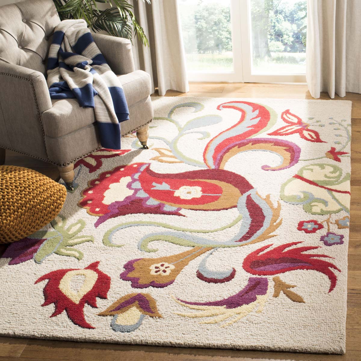 Safavieh Blossom 680 Rug, BLM680 - Beige / Multi