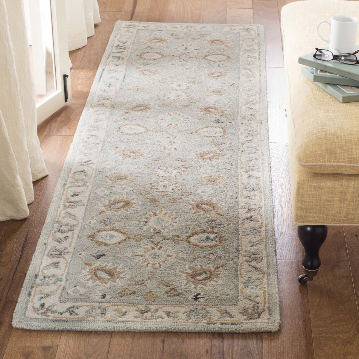 Safavieh Blossom 702 Rug, BLM702 - Aqua / Ivory