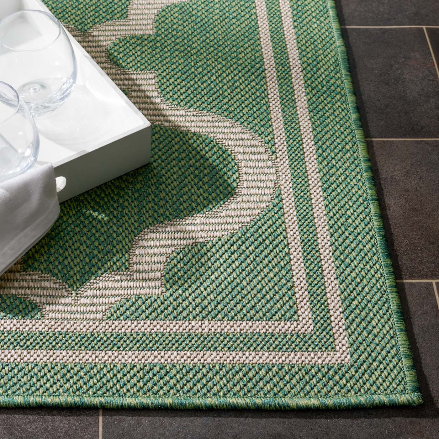 Safavieh Bermuda 810 Rug, BMU810 - Green / Beige