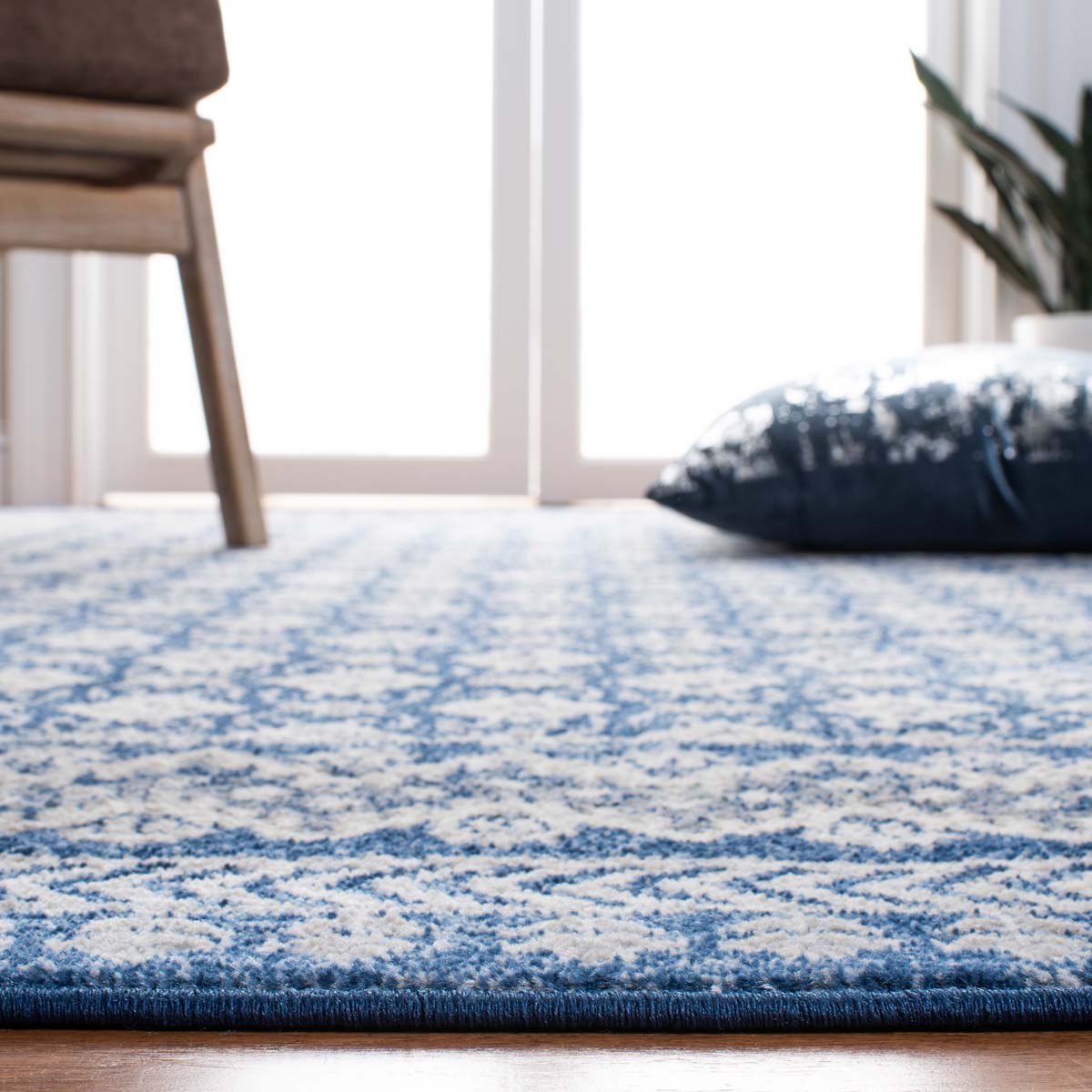 Safavieh Brentwood 899 Rug, Blue, BNT899 - Navy / Beige